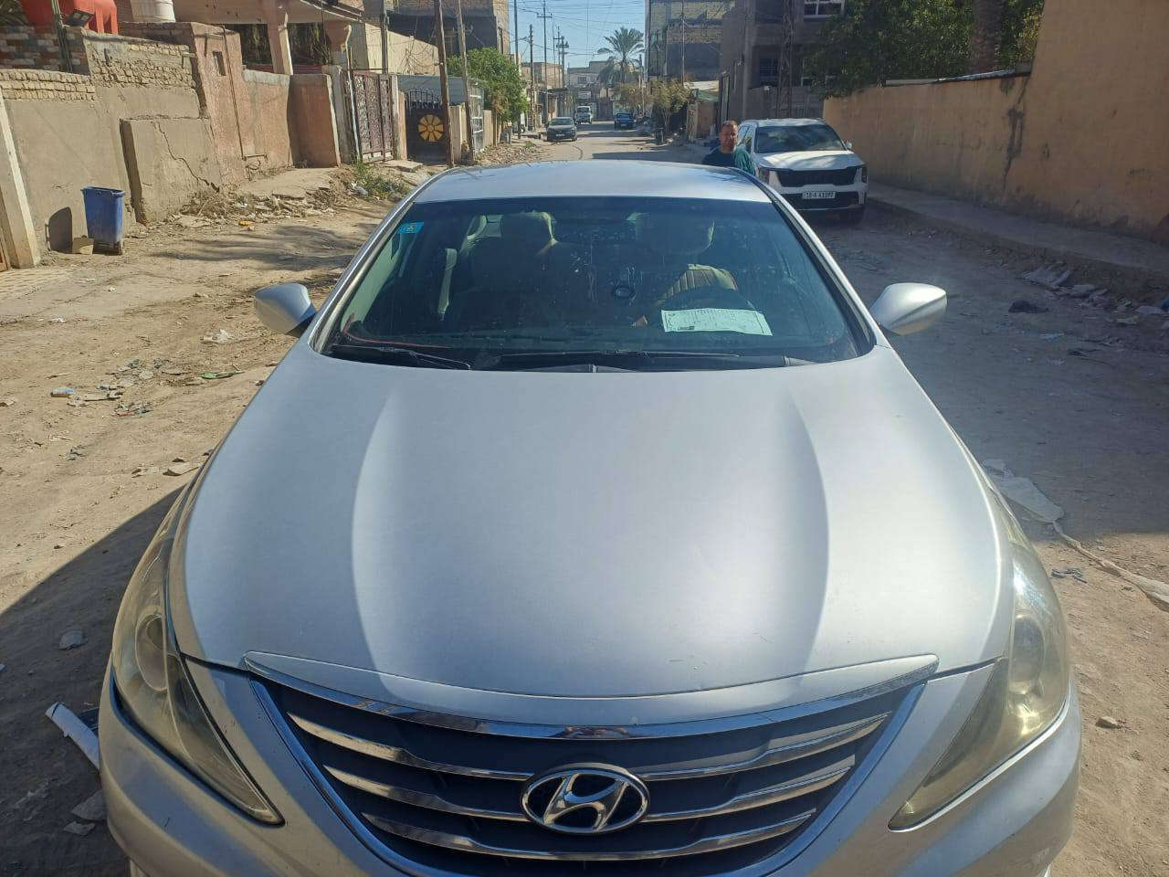 اسلام عليكم سوناتا للبيع موديل 2013 السياره رقمه بغداد انكليزي جاهز من كلشي مكينه وكير وحداديه السياره سوناره مرفق بالصور نفسه هو الي حادثه الي مرفق بالسونار السعر 100$ وبيه مجال بسط رقم ***********
