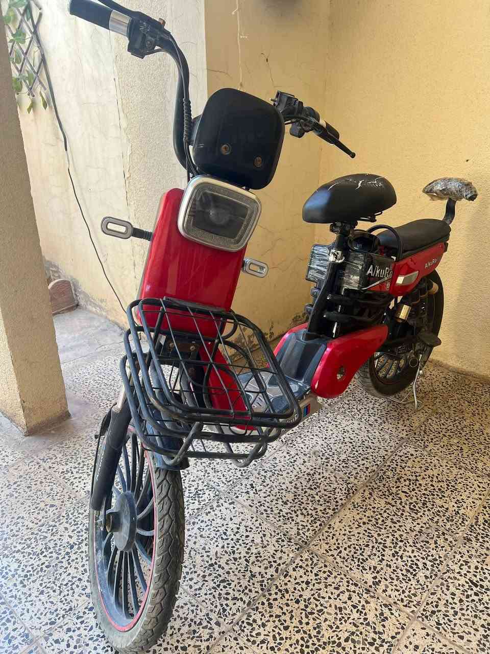 دراجه شحن للبيع 350 وبي مجال بطاريات جديده كامل مع الشاحنه الخاصه الاصليه مالته
***********
