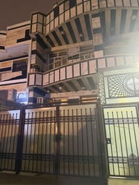 بيت لايجار  يحتوي اربع  غرف نوم و صاله خدمات 2 بناء حديث العنوان شارع ...