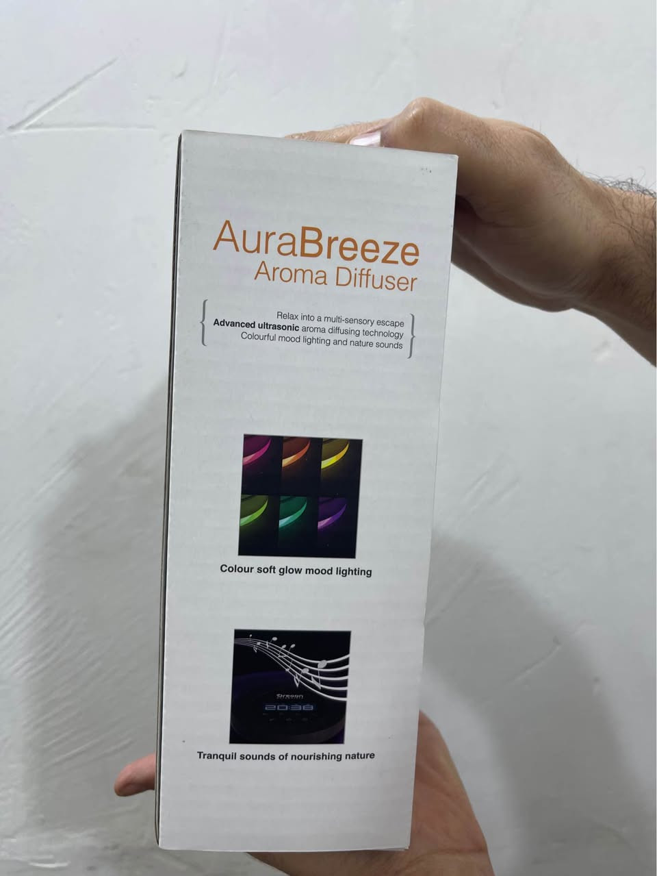 نشر الروائح بالموجات فوق الصوتية (ultrasonic) لتحويل الزيوت العطرية والماء إلى رذاذ ناعم. 
الوظائف الإضافية: يتميز بإضاءة مزاجية ملونة (6 ألوان) وأصوات طبيعية مهدئة لتعزيز الاسترخاء. 
المميزات: يحتوي على ساعة رقمية مدمجة، ومؤقت قابل للتعديل، وميزة إيقاف التشغيل التلقائي عند انخفاض مستوى الماء. 
السعة: تبلغ سعة خزان المياه 450 مل. الشطره, ذي قار


**إذا كنت صاحب هذا الإعلان وتريد حذفه لأي سبب، رجاءا أرسل رسالة إلى الدعم الفني**