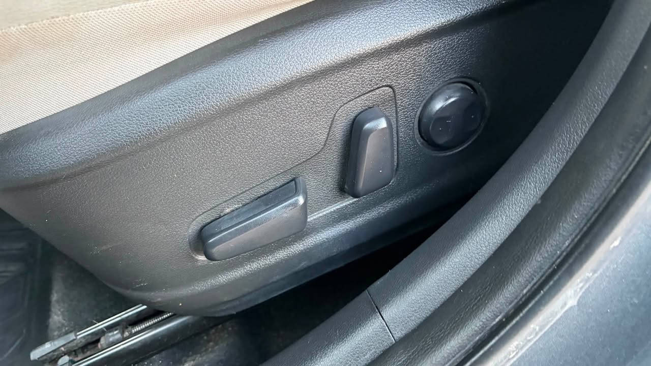 السلام عليكم
هونداي كونا للبيع فول الفول 1/1 
موديل 22 limited ماشية 44،000 كم 

KM8K53A30NU841719
حادثها جاملغ اليمين ومثل مموضح بصورة 
السيارة مكفولة كير ومحرك شاصي ومكفولة من الصبغ 
السيارة رقمها شمالي وموجودة بالموصل 
--------------------------------------
مواصفات السيارة 
سلايد 
شاشة جبيرة 
عداد دجتل 
3 مودات سياقة مع تغير العداد حسب نوع السياقة 
SMART-Normal-Sport
سياقة ذاتية 
مثلت سرعة
توقف ذاتي 
رادار نقاط عمياء 
كاميرا دوارة 
نظام كاربلي واندرويد اوتو 
شحن لاسلكي 
دخول ذكي 
تحكم منحدرات 
تدفئة المقاعد 
تشغيل عن بعد 
كاميرا خلفية دوارة نمطين 
السيارة فول الفول 
السيارة مال دكتور وبيها نقوصات بسيطة 
السيارة تمشي فول الفول مناقصها شي شغل واطلع 
السيارة باسمي تحويل مباشر ثاني يوم 

السعر 💵 16،000 وبيها مجال حق النقوصات انزلها من سعر السيارة


**إذا كنت صاحب هذا الإعلان وتريد حذفه لأي سبب، رجاءا أرسل رسالة إلى الدعم الفني**