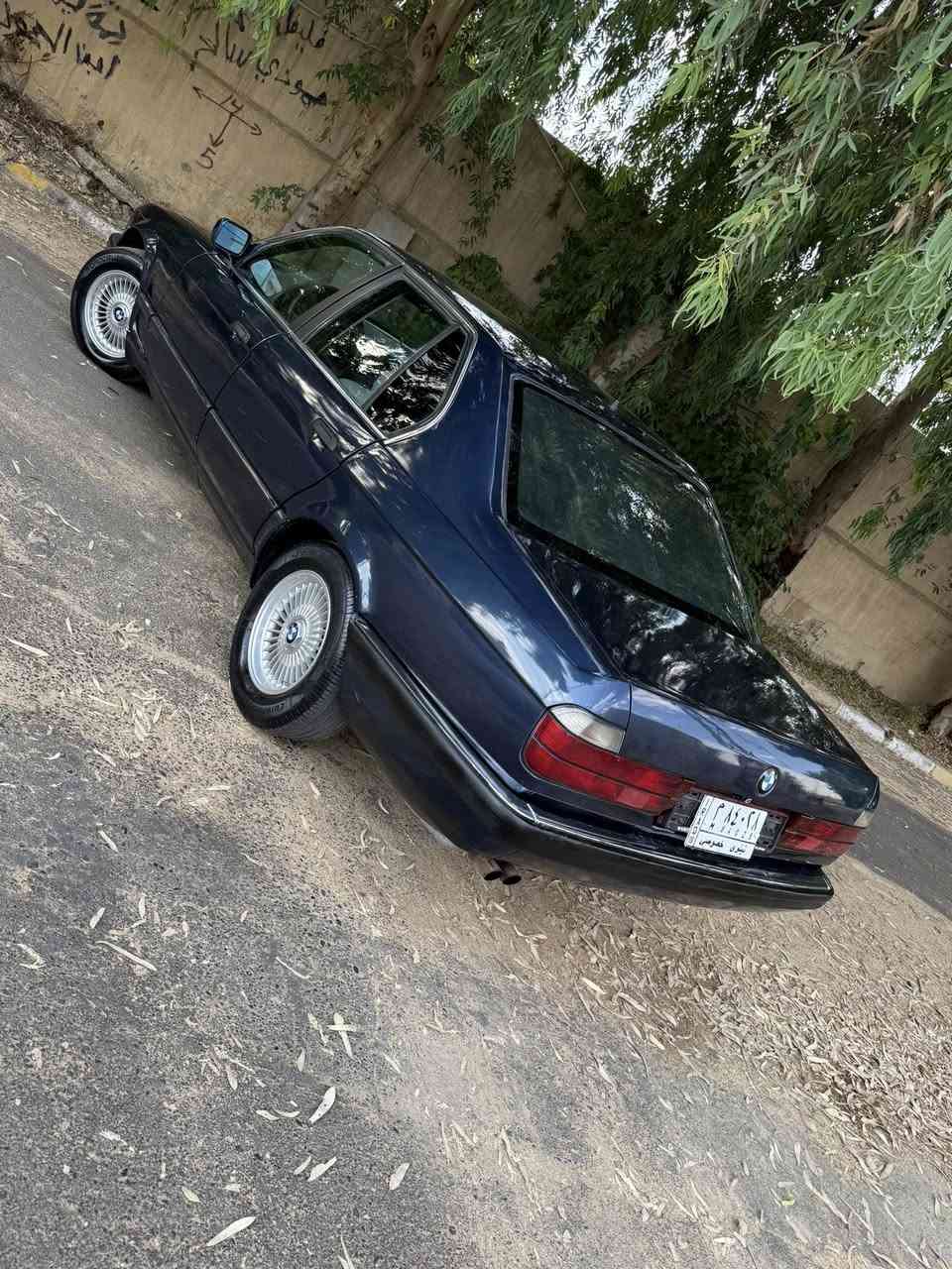 السلام عليكم للبيع            بيئمBMW 735
موديل 91 
شرط محرك 
تبريد شغال ثلج 
اربع تايات جدد 
كشنات جلد 
جامات كهرب 
شرط رقم الماني  
صبغ فقط جماليه 
سياره شرط مابيه ضرر 
المكان موصل حي الطيران 
السعر 52وبيها مجال 
رقم الهاتف 
*********** 
متواجد واتساب***********
