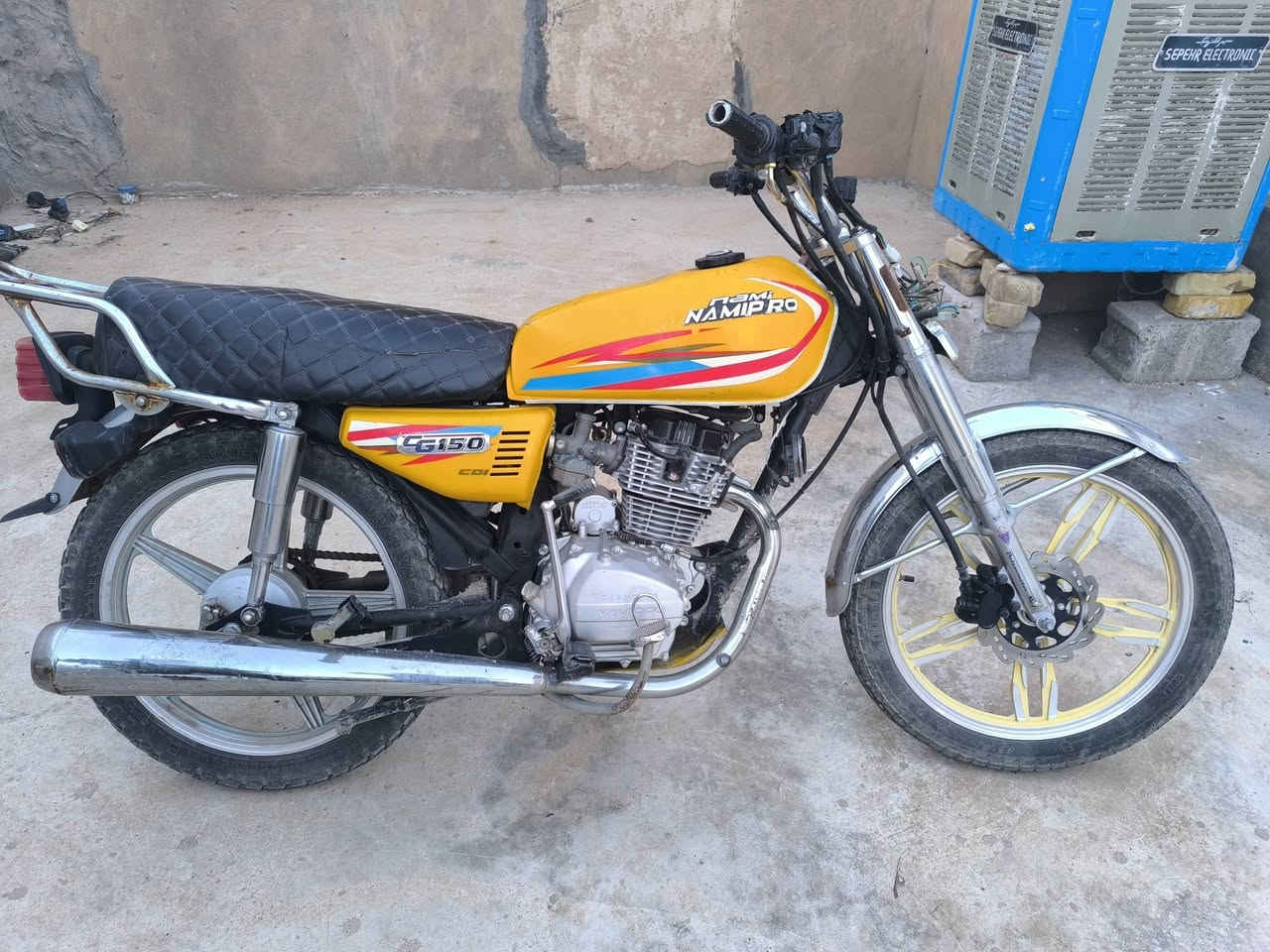 دراجه نامي برو محسن مديل 21 اوراق اربعه ويا طبعاً ما غاسله شباب الدراجه نظيفه محركه كلش نظيف بس مابيه دشبول الشراي يتصل ***********
