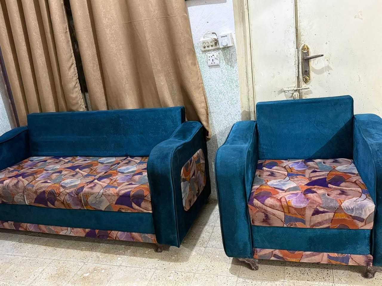 السلام عليكم تخم كلش نضيف للبيع السعر ٣٠٠ الف وبيه مجال رقم الموبايل ***********
