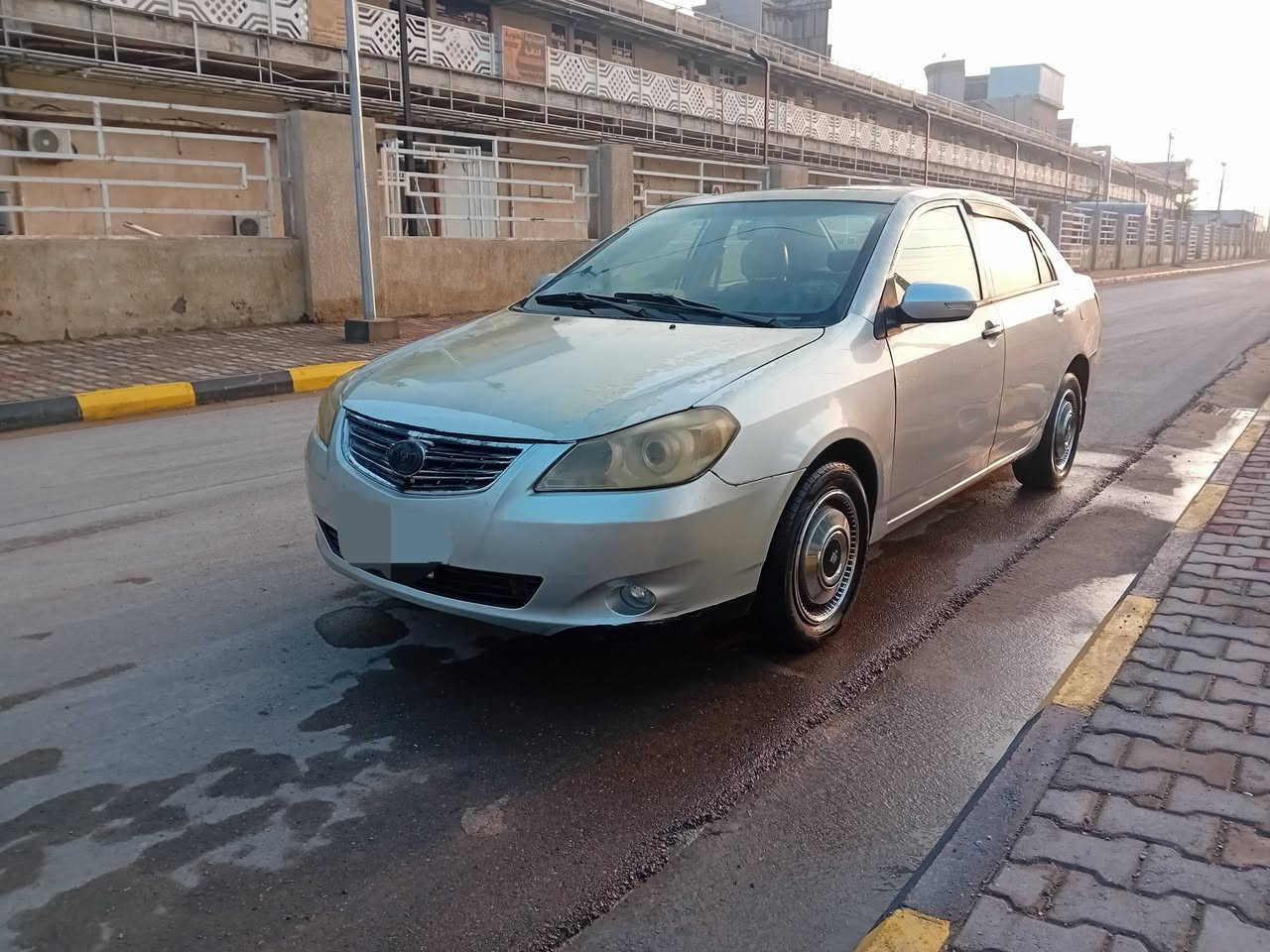 السلام عليكم سياره بيوايدي جي ثري موديل ٢٠١٣ للبيع مكينه وكير محورات مكفولات البدي بيه خياس ومصلح تخم تاير وباتري جدد عوزها تبريد السعر 43 وبيها مجال مكان السياره واسط ***********
