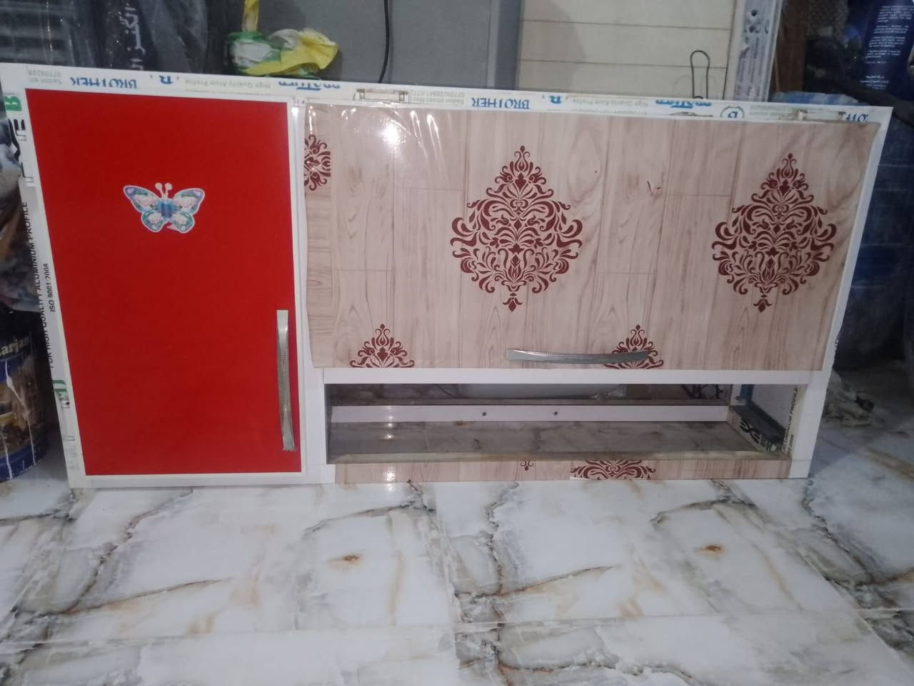 مجموعه صحيات مستعمله مع باب المنيوم طول ١٢٠×٩٠
+ملحق كاونتر للتواصل على الرقم ***********
