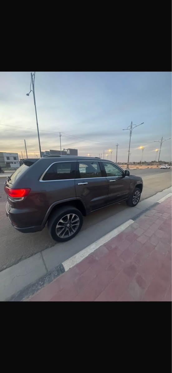 جيب أوفر لاند  Jeep Overland
الموديل 2017
رقم السيارة | كربلاء ومكانة كربلاء 🔹
 📍 السعر 170
المسافة المقطوعة (((70)))الف

⚠️ حادثها موضح بلصور 

المواصفات 🔰

‏‎ جگات تصعد وتنزل محرك 6 سلندر 3600 صالنصه عدد اثنين

‏‎فتحة بانوراما.

‏‎كشنات جلد بشعار اوفرلاند مع تدفئة وتبريد.

‏‎كشنات خلفية مع تدفئة.

‏‎كشنات أمامية بتحكم كهربائي وذاكرة.

‏‎ستيرن تدفئة وكهربائي مع شفتات.

‏‎دشبول خياطة بلادي أصلي.

‏‎جكات.

‏‎أربع وضعيات للقيادة.

‏‎نظام صرف الوقود (إيكو).

‏‎مرآة جانبية عند الرجوع للخلف مع هيتر.

‏‎لايتات لد أمامي وخلفي مع منظومة زينون بلادي.

‏‎كاميرا خلفية وحساسات أمامية وخلفية.

‏‎شاشة كبيرة.

‏‎صندوك كهربائي.

‏‎تشغيل عن بعد.

‏‎هوكات أمامي وخلفي. كربلاء, العراق


**إذا كنت صاحب هذا الإعلان وتريد حذفه لأي سبب، رجاءا أرسل رسالة إلى الدعم الفني**