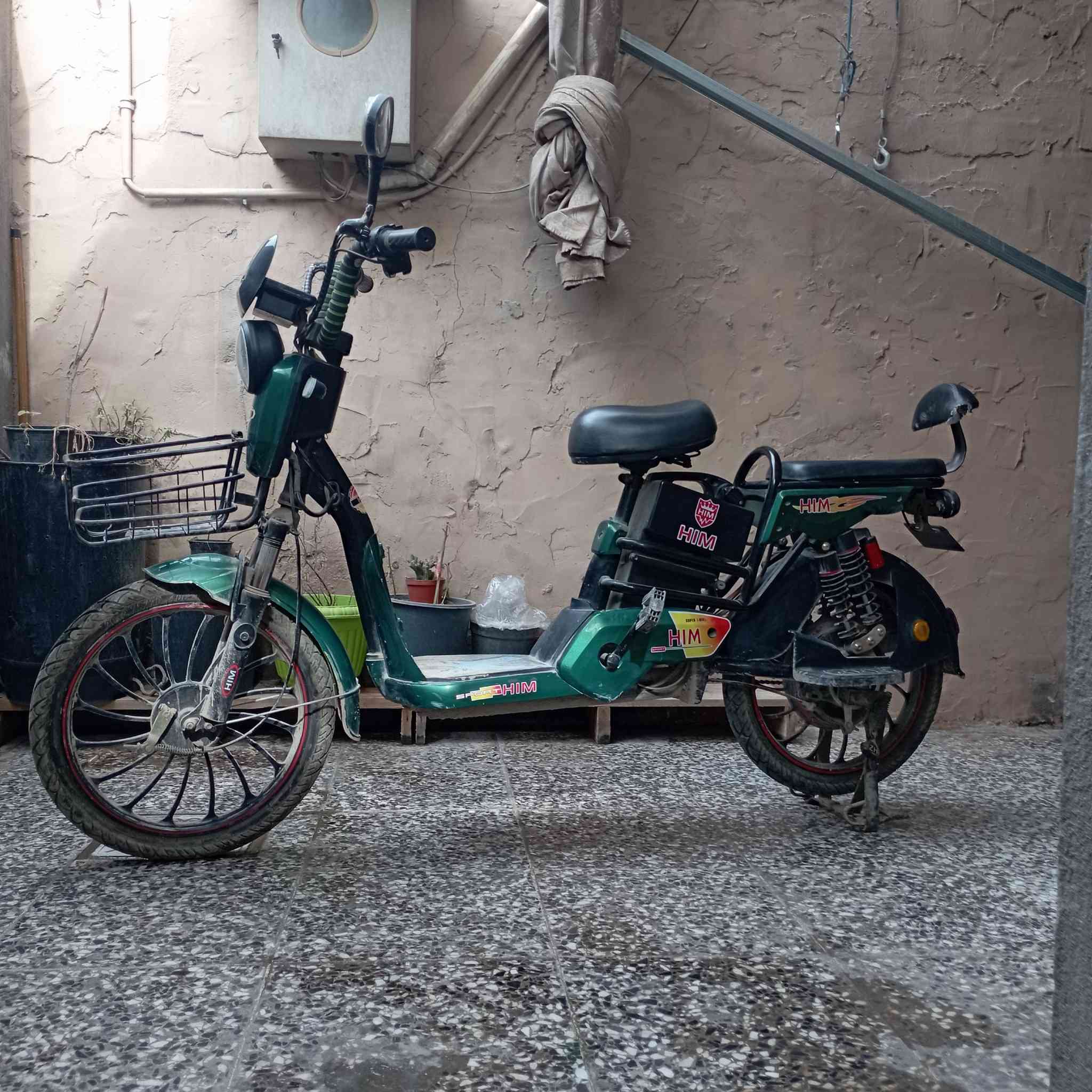 السلام عليكم دراجه شحن للبيع نظيفه
نوعها HLM
موديل 2024
4 بطاريات 
سعرها 350 وبيها مجال 
عنواني بابل حي الكرامه 
للاستفسار طب خاص
او يتصل على ***********
