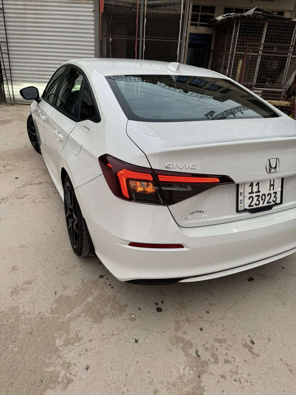 هوندا سفك 2025
بانزين مكينه 2000 تنفس طبيعي 
ماشيه 4800 كيلو 
بصمه 
تحكم ستيرن 
رادار 360 
هيتر بالمري 
توقف ذاتي خلفي امامي 
تحديد مسار 
قياده اليه 
دخول ذكي 
شفتات ستيرن 
كشنات مخمل وجلد تطعيم 
صبغ جاملغ خلفي فقط وبارد خشم الجاملغ الامامي 
داخله كتاب شهداء سنتين وتصير حره 
التحويل يمي وكاله عامه عدي 
السعر 155$

***********
