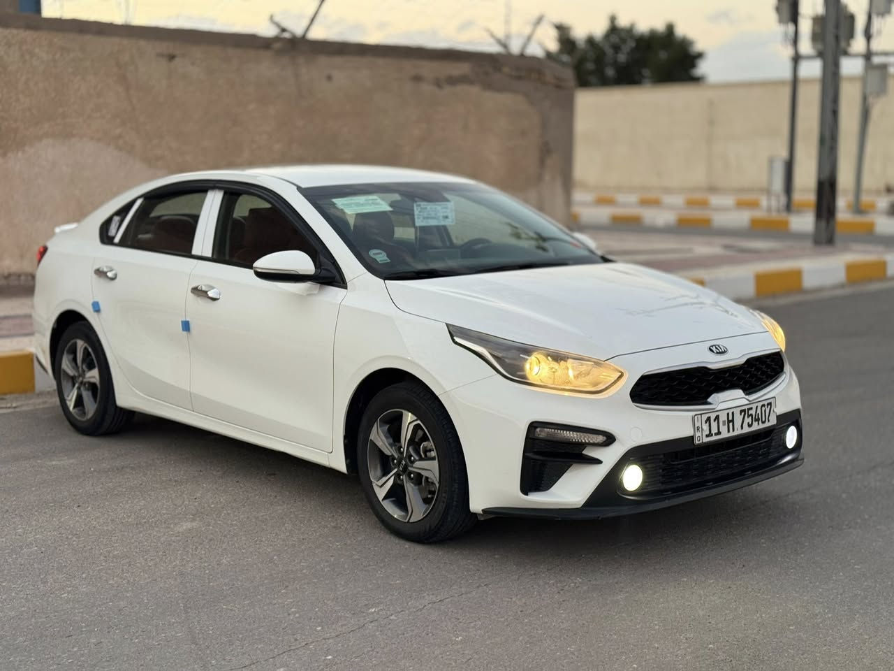 السلام عليكم
كيا سيراتو 2019وارد خليجي سعودي رقم بغداد ب اسمي بيه باب اصلي مبدل والقديم موجود وباقي كفاله من شخط وبارد حتى دعاميات محرك 1600 شرط مامفتوح نص فول تبريد قطعتين مري شفط ليد امامي خلفي حدادية تبريد تخم تاير جاهزه مابيه نقص احلا من الصور السيارة 
مكان السيارة:الناصرية:الصالحية
السعر:150وبيه مجال ترهم مراوس
***********
