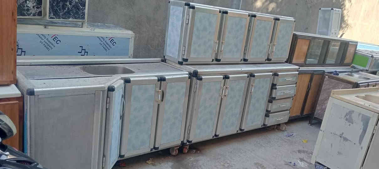 السلام عليكم كاونترات باله نضيفه  كلمن وسعره الاستفسار *********** ***********مكان الرفاعي شارع 40 خلف المحلات الجدد
