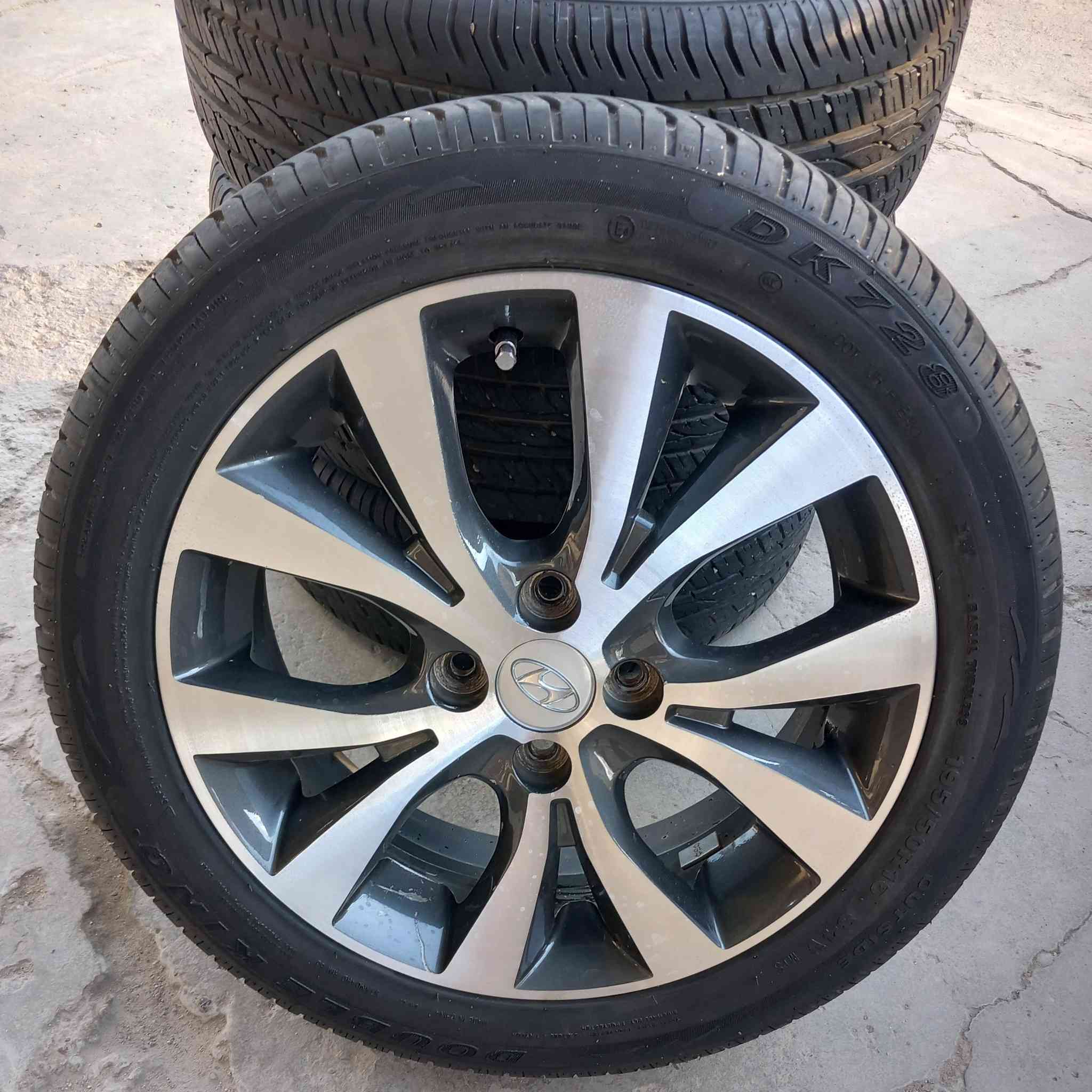 السلام عليكم...تخم ويل كب 16 اصلي أكسنت + اطارات 195/50/16   ( لا  فطر لاعواج لا لحيم ) 
السعر: 260 الف 
العنوان:بغداد الجديده .....ماكو توصيل 
للاتصال:*********** واتساب
