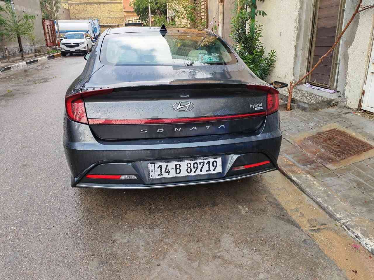 السلام عليكم سوناتا هايبرد بلو2021  وارد امريكي (هايبرد كهرباء بانزين)  
السيارة هايبرد وارد امريكي مو تكسي دبي  بأسمي تحويل مباشر و هزة جديدة رقم بصرة لونها اسود كحلي السيارة حادثها بجم مبدل بنيد فقط الجاملغات تصليح طاك ايرباك الستيرن والارجل السيارة كير محرك مكفول بيها ملاحظات بالبدي موجودات بالصور السيارة نظيفة ما بيها نواقص بيها دوشمة و ارضية جلد محركات 2000 دوش هايبرد و كيرها at 6 نمر كلش اعتمادية وقوية ماشية150 الف كيلو متر 
للبيع بسعر 140ورقة وبيها مجال او مراوس مع سعر اقل لان محتاج فرق . 
رقمي *********** متوفر وتساب واتصال اقره تفاصيل المنشور عنواني بصرة 
ملاحظة . صور الحادث موجودة بالمنشور والسيارة بيها سونار قبل ٨ اشهر مسوي .
