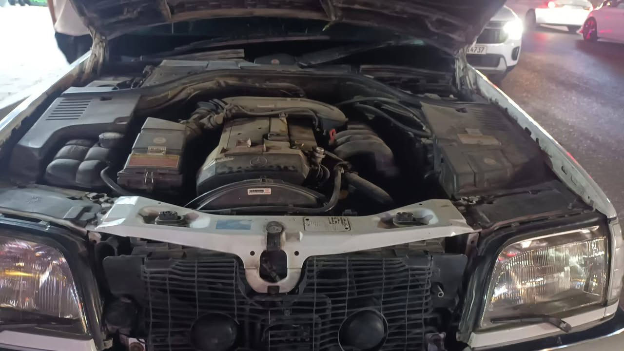 سيارة شبح موديل 1997 محرك 320 خراطين عدل بيضاء اللون 
سيارة جاهزة من گير ومحرك وصدر امامي وخلفي والداخل جيد جداً 
السعر 110 ورقة
والاستفسار للاتصال على رقم 
***********
واتساب
