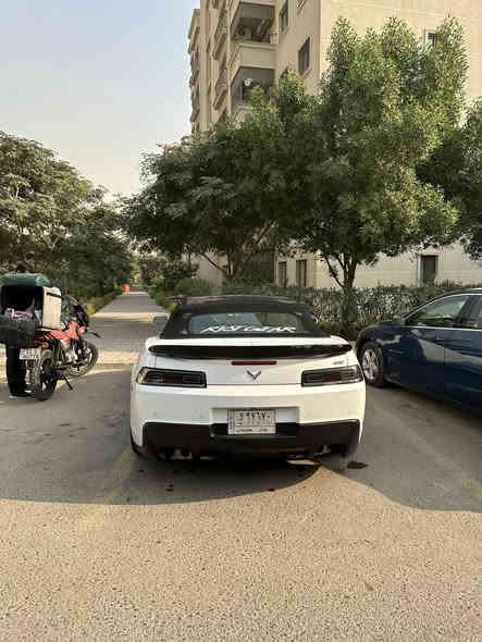 كمارو 2014 للبيع 
رقم بغداد 
ماشيه ١٦٦ الف كيلو
اللون ابيض
السياره بدون حادث ((((كلين تايتل)))) 
((((بدون قطره صبغ))))

 محرك V6 سعة 3.6 لتر بقوة 335 حصان .
  
* المواصفات:
    * مصابيح LED خلفية داكنة.
    * جناح خلفي مثبت على غطاء صندوق السيارة.
    * تصميم عجلات مختلف . 
    * كشف 
    * مقاعد جلد اسود وابيض 

تقريرها وسونارها من المندلاوي 
السعر ١٣٥ ورقه 
العنوان حي العدل / بغداد
رقم الهاتف ***********
