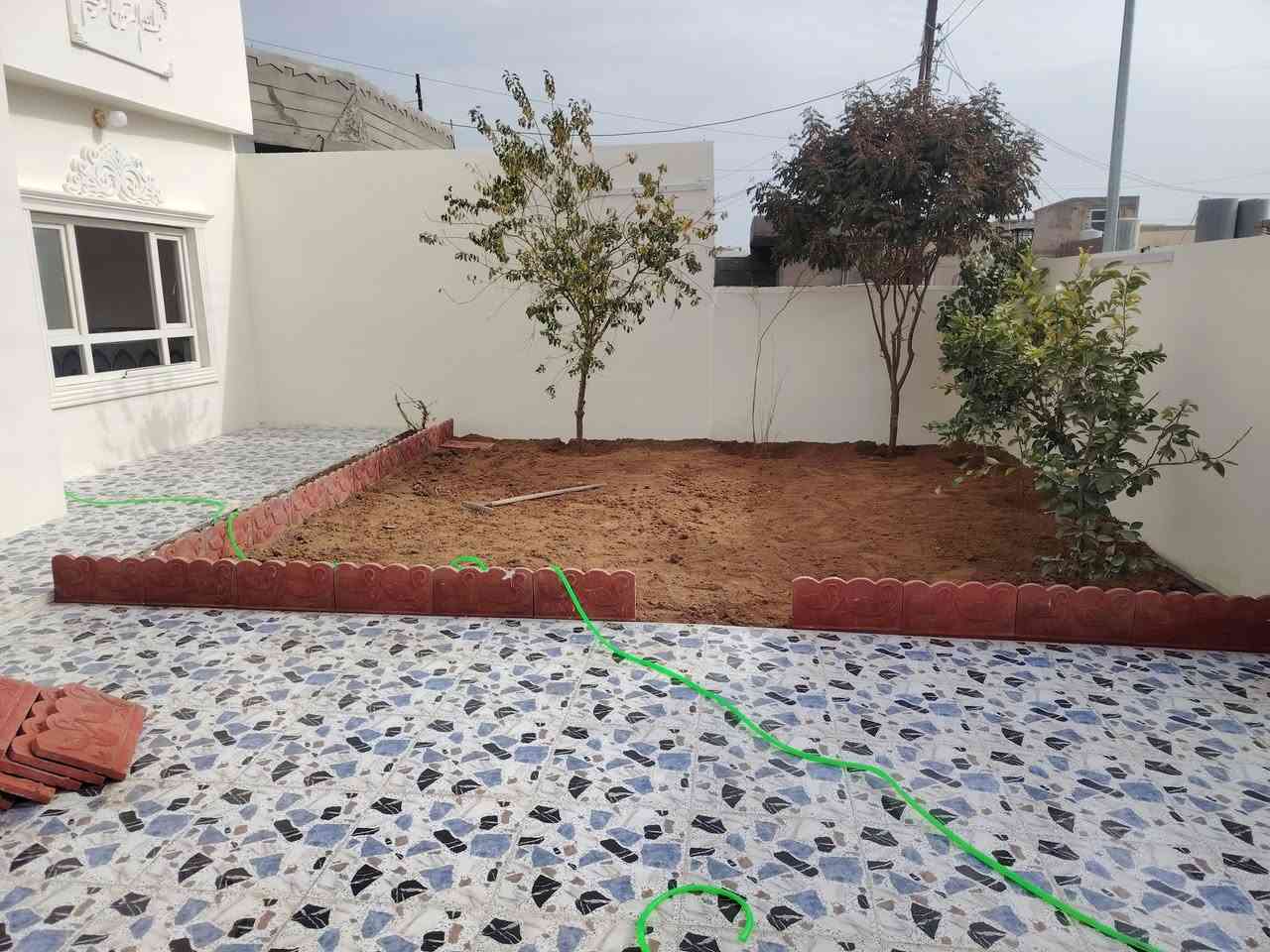 السلام عليكم 
بيت للبيع في حي السلام 
فول سيراميك المساحة٢٥٠م
وجهة فلين
يتكون من ربعة مع غرفتين نوم
وهول ومطبخ في بداية الحي
واصل تبليط وماء وكهرباء وقريب على
المدرسة للاستفسار الاتصال على الرقم 
***********
مكلف بالنشر
