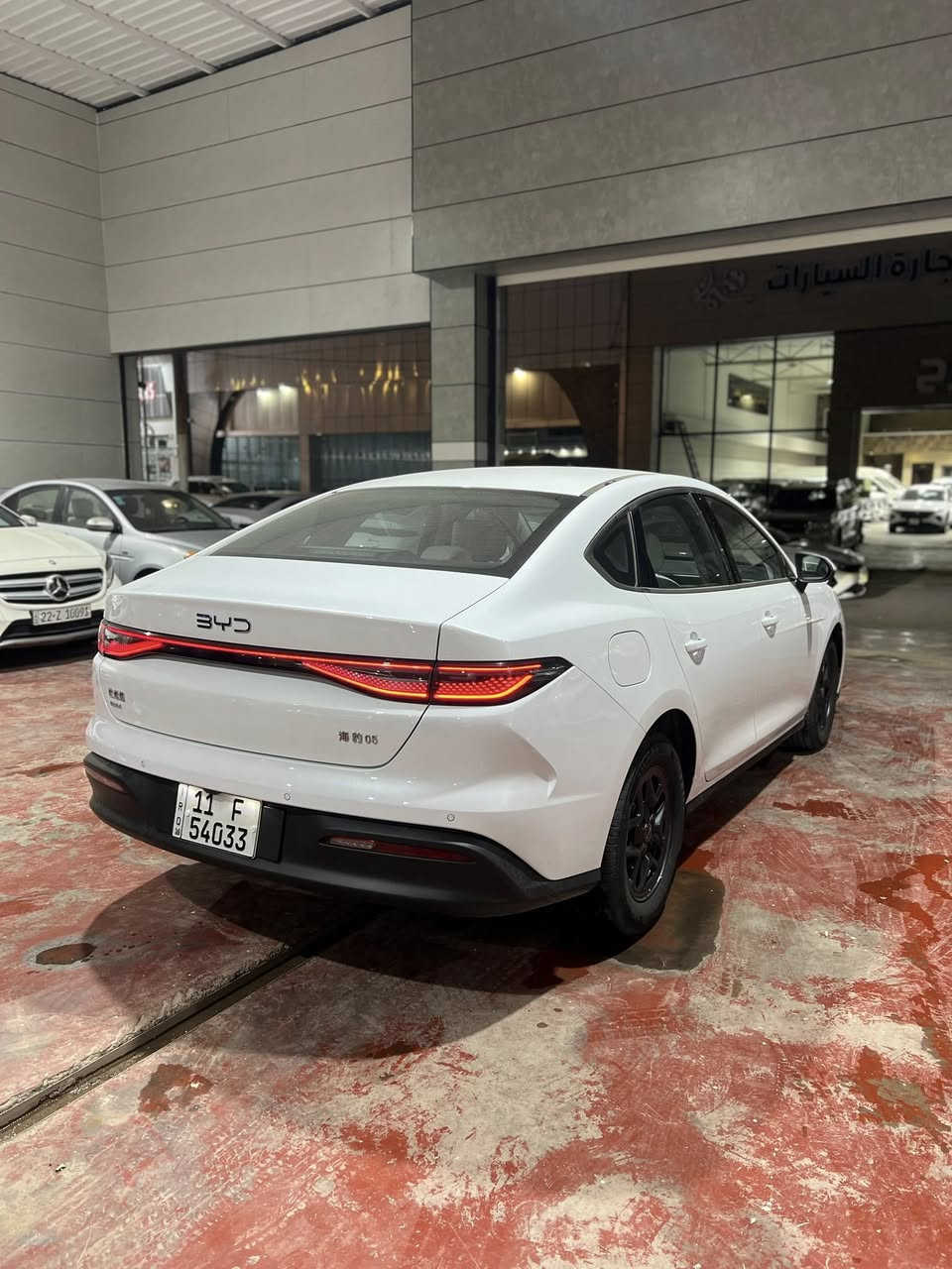 السلام عليكم (زيرو)
النوع : BYD سيل 5 

• موديل 2025

الرقم : بغداد ( باسمي) 

تحويل مباشر / بدون دلالية

المحرك والتقنيات

(Hybrid + Electric + Petrol) اقتصاد 1500cc محرك •

*   تبريد أمامي وخلفي قطعتين

-   كير ماوس+ تمشيك مايقارب2100 كم

*   بصمة + بصمة ابواب 

*   شاشة وسطية

*   كامرة خلفية

*   حساس خلفي�الإضاءة والتصميم

*   لايت زنون

* بك لايت LED 

*   ويل اسود مات

*   داخل جلد لون أبيض

*   تحكم مقود جانبين

السعر :20.200 مليون  وبيه مجال 

العنوان : بغداد - البياع 

باقي التفاصيل الاتصال ؏ الرقم او واتساب 

***********
