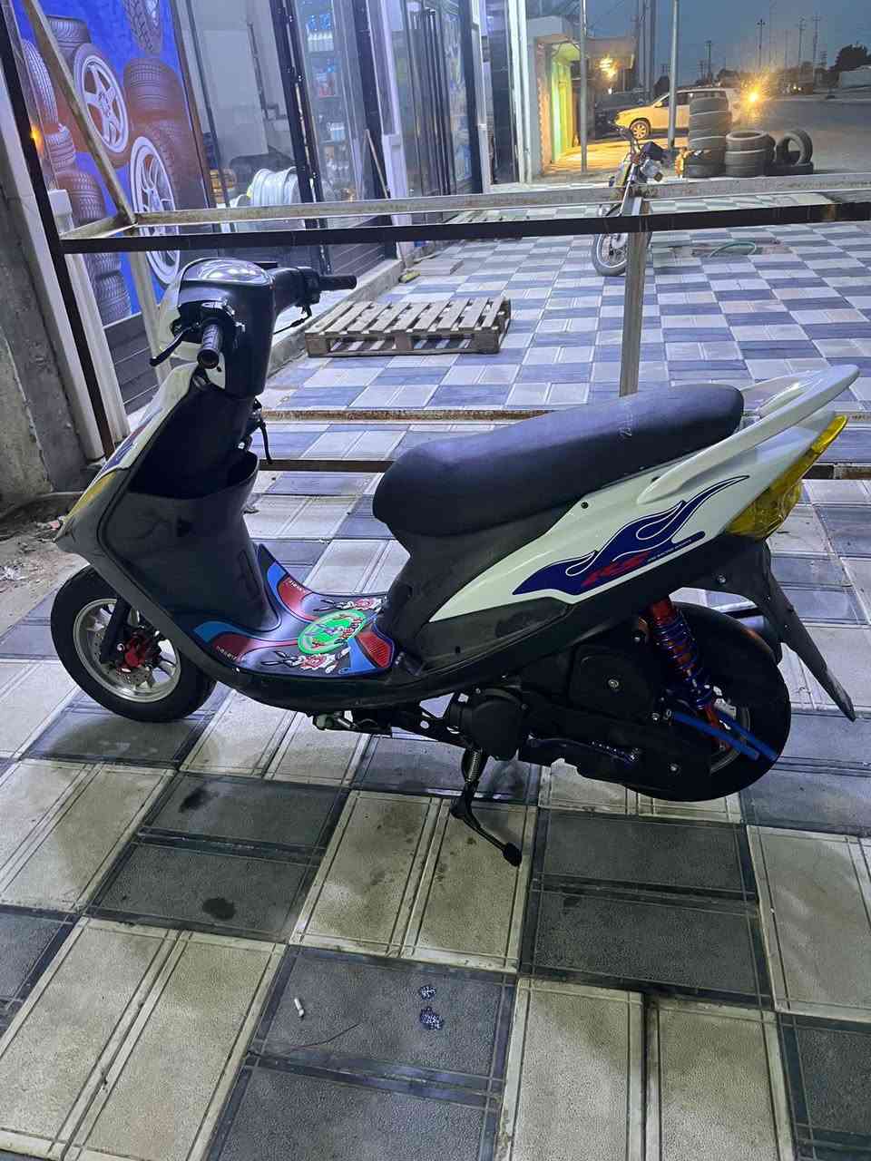 ماكس عدله دراجه بيه ويل اصلي وفبق فلاوين كهربائية كله شغاله مكينه 55 كلج رياضي خلفي وامامي مكاني واسط قضاء الحي واتساب ***********
