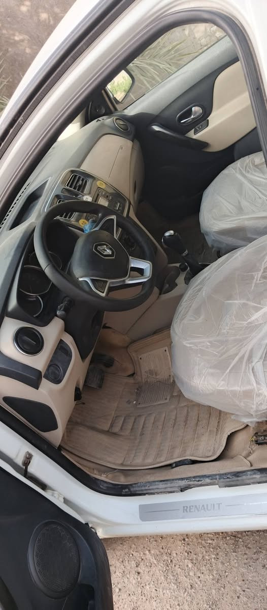 سلام وعليكم رينو سنبل سياره شوفت عينكم حيل نضيفه وحلوه موديل 2017 السعر 60وبيها مجال السياره بسمي  *********** موجود واتساب بس

