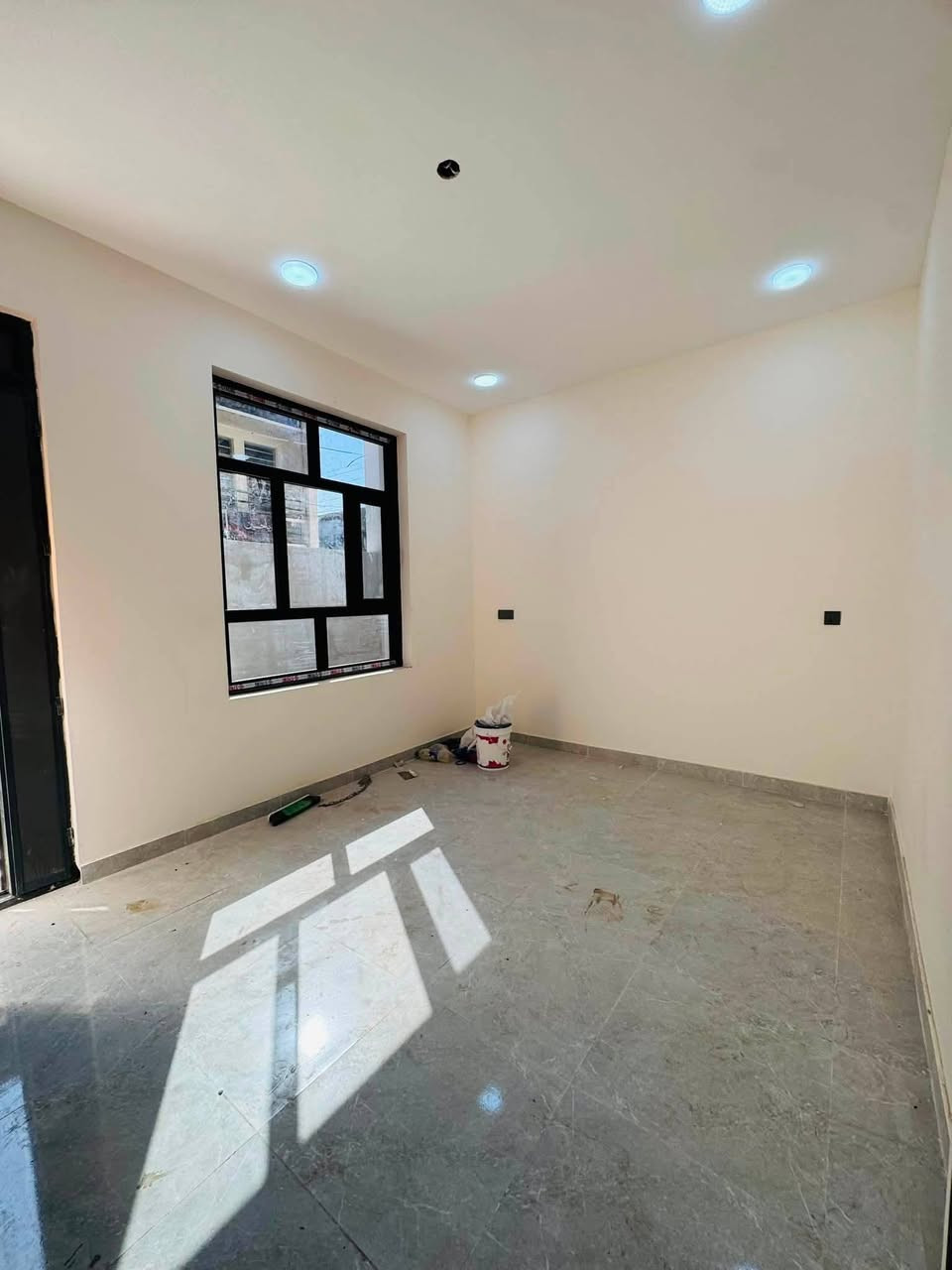 ✨السلام عليكم
🏠#للبيع_بيت 50متر واجهيه 5متر نزال 10متر 
🏗️بناء طابقين 

📍العنوان #بغداد_الدور_البوعيثه
⬅️مجمع السلطان الاول 

🔹يحتوي البيت على
✅غرف منام 2
✅ستقبال-
✅مطبخ-
✅مجمع صحيات 
🔴 ملاحضه البيت جاهز للسكن ✨ 

🔹نوع العقار طابو زراعي سند 25 اقرار محكمه

🔴السعر جدآ مناسب

⬅️ للاستفسار خاص او الاتصال على الرقم  

☎️***********
