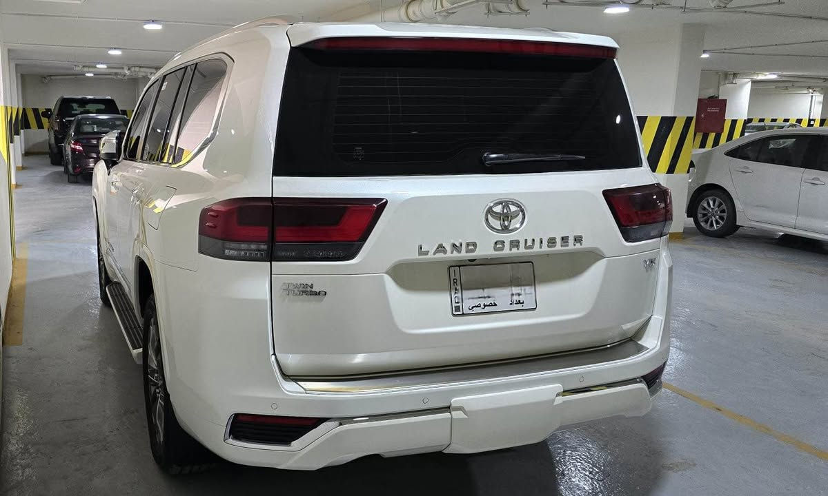 سلام عليكم بيع سريع 
للبيع لاندكروز 2023 تون تيربو مغلفه ppf بيضاء
مكفول كفاله عام بعدهي عل وضع شركه 
شركة ساز  ضمان شركه 5 سنوات  
ماشي 42 الف رقم بغداد 
فول  موصفات 
VX
كشنات امامي وخلفي كهرباي 
كشن ميموري 
راداره امامي 
صندوق كهرباي 
راداره خلفي 
شاشه جبير 
حساسات امامي وخلفي 
3شاشات 
كشنات تدفئه وتبريد 
وباقي موصفات VX ماعرف لاندكروز
السعر 72 وبيها مجال 
مكانها بغداد 
*********** كربلاء, العراق
