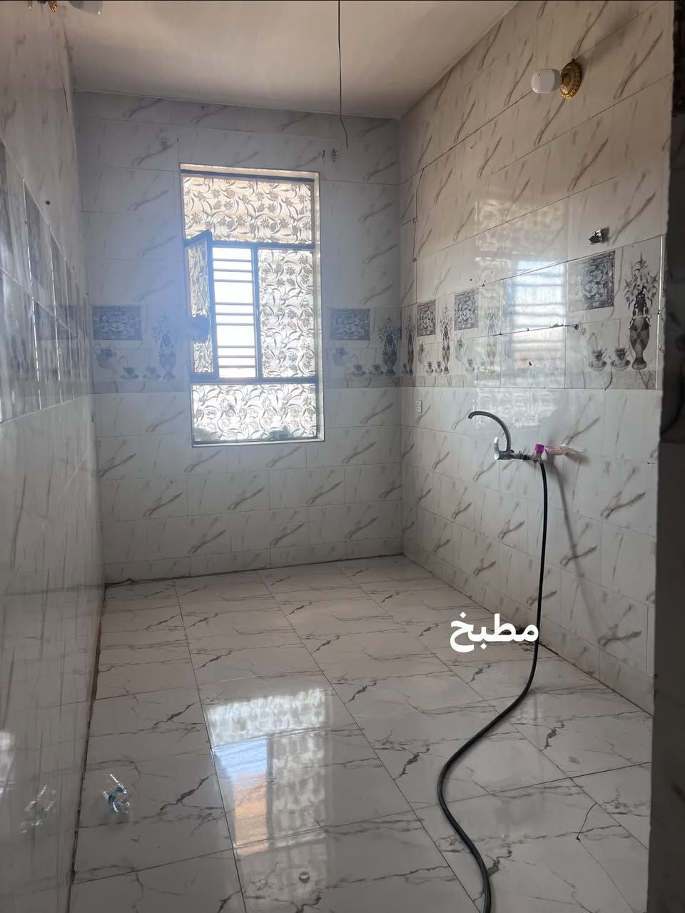السلام عليكم. شقه للايجار
مساحتها ١٠٠ متر. موقعها بالجريخي .

للاستفسار . خاص او ع الواتساب 

***********.

