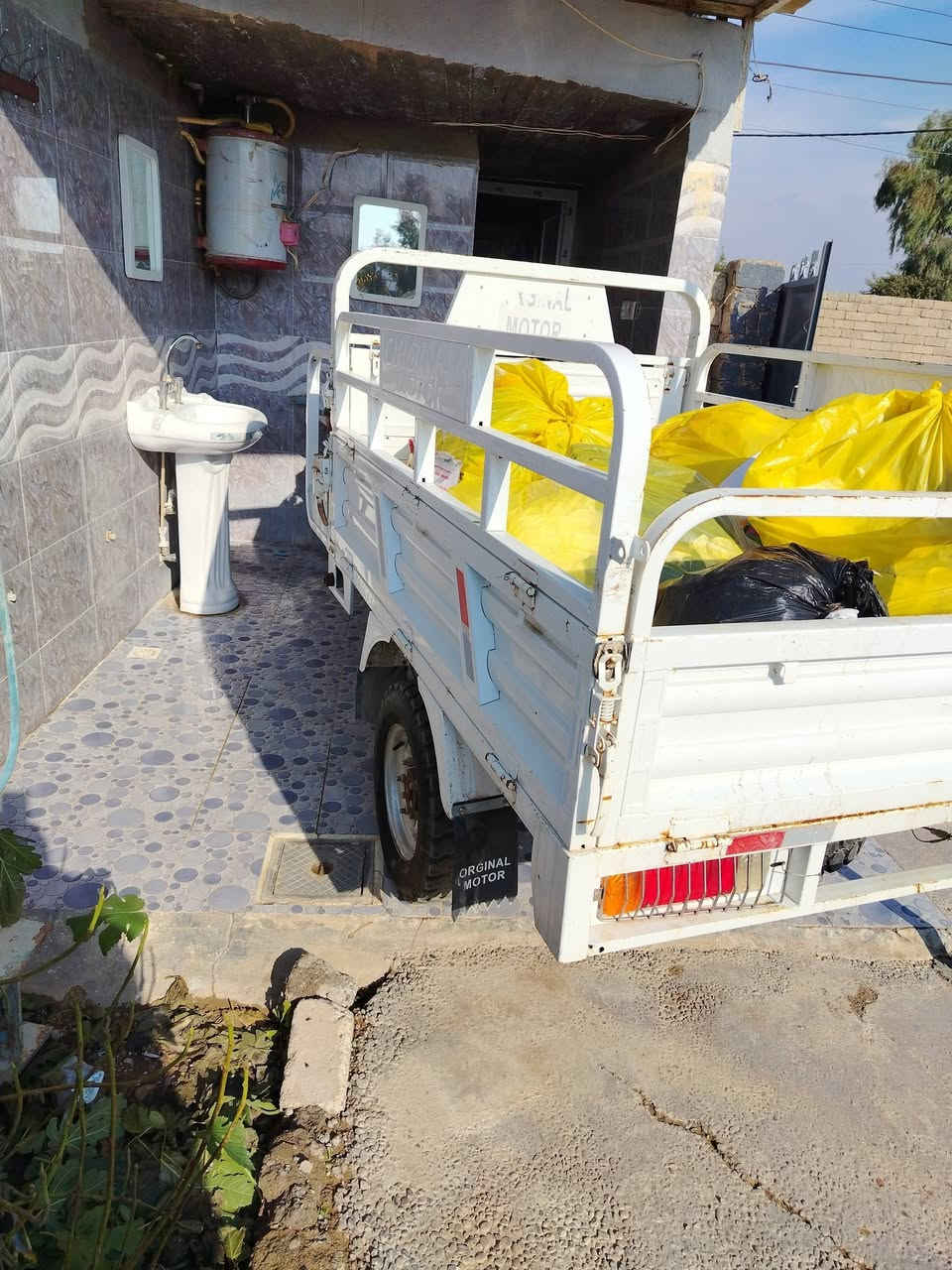 ستوته للبيع موديل ٢٠٢٤ منفيس مكفوله من كل شيء شرط النظافة بس تبدل دهن فقط المكان قياره الحود رقم الجوال ***********
