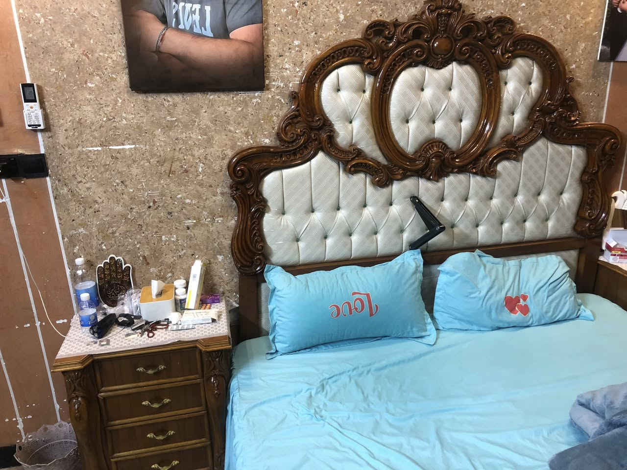 غرفه اخشاب دنك زان مصري خارج ٥ملم داخل ٤ملم صاج طبيعي غرفه نضيفه بمعنه الكلمه مكان حي العامل نقل عليه سعر مليونين وميه وبيع مجال بسيط 
***********
