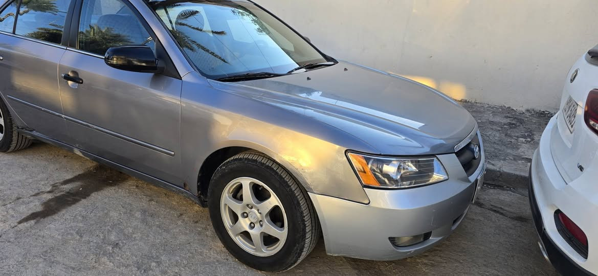 السلام عليكم سوناتا 2007 للبيع ماشية 174000 km
   اللون رصاصي تدفئة وتبريد و فتحة بالسقف وتحكمات ستيرن مبدل بيها بونيد نفس اللون وبيها شوية بارد بالجاملغ الامامي وصبغ صغير بالجاملغ الخلفي السعر ٩٥ ورقة للاتصال الرقم ***********
