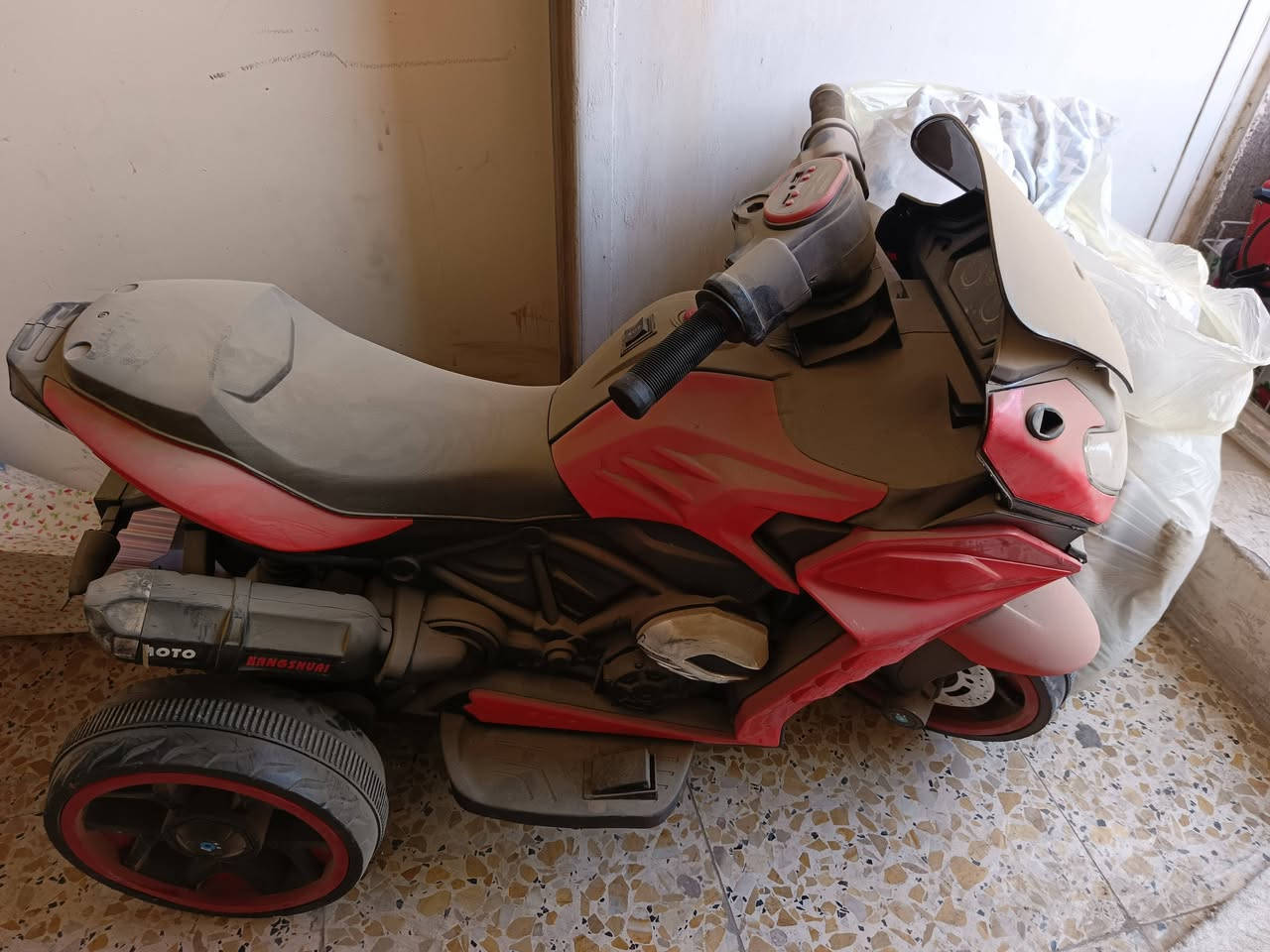 دراجه شحن اطفال
ساعات جداريه 

كنتور وسرير غرفه اطفال
سرير 
طباخ رويال 
ميز طعام زجاج 
اربع كراسي 

العنوان الحريه شارع ٣٠ السلام 

السعر قيم وتدلل
التواصل 
***********
اتصل فقط وات ساب 
غير موجود على الفيس
