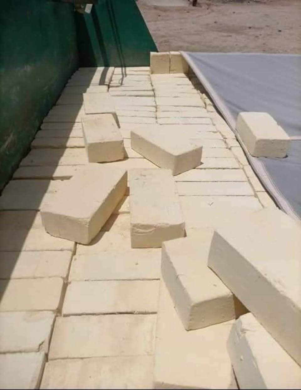 📢 لجميع المقاولين وأصحاب المشاريع الإنشائية
واصحاب السكلات و جميع الاهالي المتوجهين على بناء

 أفضل أنواع الطابوق الجمهوري والعادي بجودة عالية وأسعار منافسة!💸🔥
✅ طابوق قوة ولون وعدد مضبوط مع زيادة 
✅ طابوق متين ومقاوم بأعلى المعايير 
✅ أسعار خاصة للمشاريع الكبيرة والمقاولين
✅ خدمة توصيل سريعة داخل بغداد والمناطق القريبة 
وكذلك باقي المحافظات توصيل خلال ٢٤ ساعة فقط
📞 للتواصل والاستفسار: واتساب ومسنجر واتصال
*********** 
🚛 اطلب حتى نوفر ألك أفضل طابوق لبناء مشروعك.
