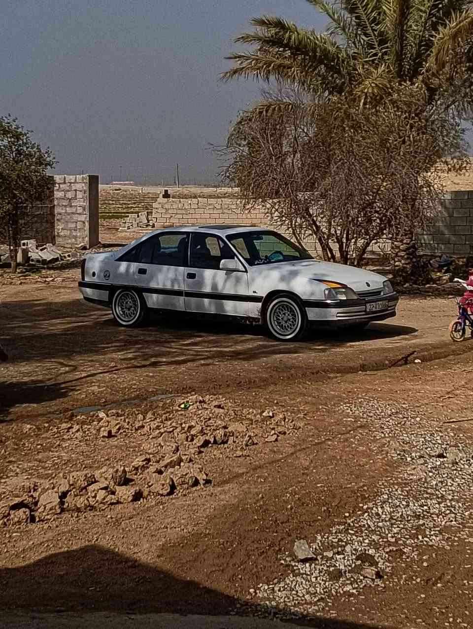 للبيع وابل اوميكا موديل 91 سنويه ل29 شرط تحويل سياره مفوله محرك بلادي 20 نشاط فول الفول كير شرط كهراباء كلوب ما بيها نقص كابون بانزين بيها سقفيه سلايت  تايرات جديد تدفئه كشنات الكدام هيتر شاشه ايباد عالي مالته زينون ب125 عليها سياره مال جناي الي ياخذها ميخسر سعر 45وبيها مجال الاستفسار ***********وتساب موجود
