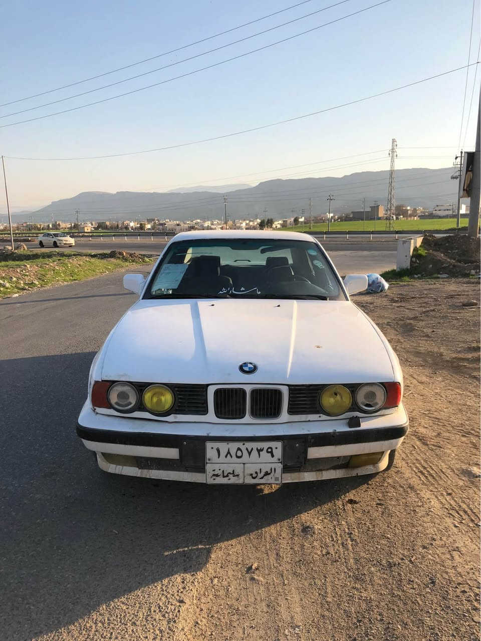 BMWمۆدیل 1991مەکینەی 525 گئڕ ئادی گئڕو مەکینەی بەشەرت کارەبای هەموی ئیشەکا چوار تایەی تازەی لەژئرایە سە یارەکە ڕەقەم سلئمانیە تەحویلو غرامەی بەشەرت سعری 38گەڵاو مەعامەلە ژمارە *********** السليمانية, العراق
