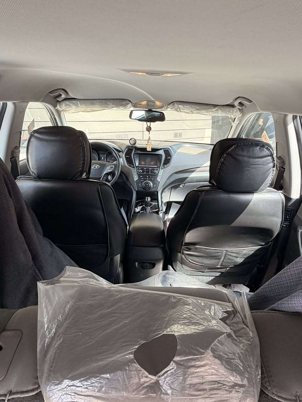 للبيع سنتافيا Fe Sport
التفاصيل المواصفات:
• الموديل: 2017.
• المحرك: 4 سلندر، حجم 2400 (اقتصادي وعملي).
• المسافة المقطوعة: 59 ألف ميل فقط (ممشى حقيقي وقليل).
• الوارد: أمريكي (ضرر بسيط جداً: دعامية وخشم البنيد فقط، وباقي السيارة ).
افحص سونار وتدلل 
ملاحظات البدي:
• السيارة استخدام شخصي وعناية تامة.
• توجد بعض الملاحظات البسيطة بالدعامية الخلفية (موضحة للأمانة).
كير ومكينة خير من الله
السعر المطللوب:
💰 16,000$ (شدة و60 ورقة) وبيه مجال طيب للشراي المباشر.. "تجي وتشوف وتدلل".
📍 المكان: بغداد - الكرادة.
للتواصل والاستفسار:
[ضع رقم هاتفك هنا] 📞


**إذا كنت صاحب هذا الإعلان وتريد حذفه لأي سبب، رجاءا أرسل رسالة إلى الدعم الفني**