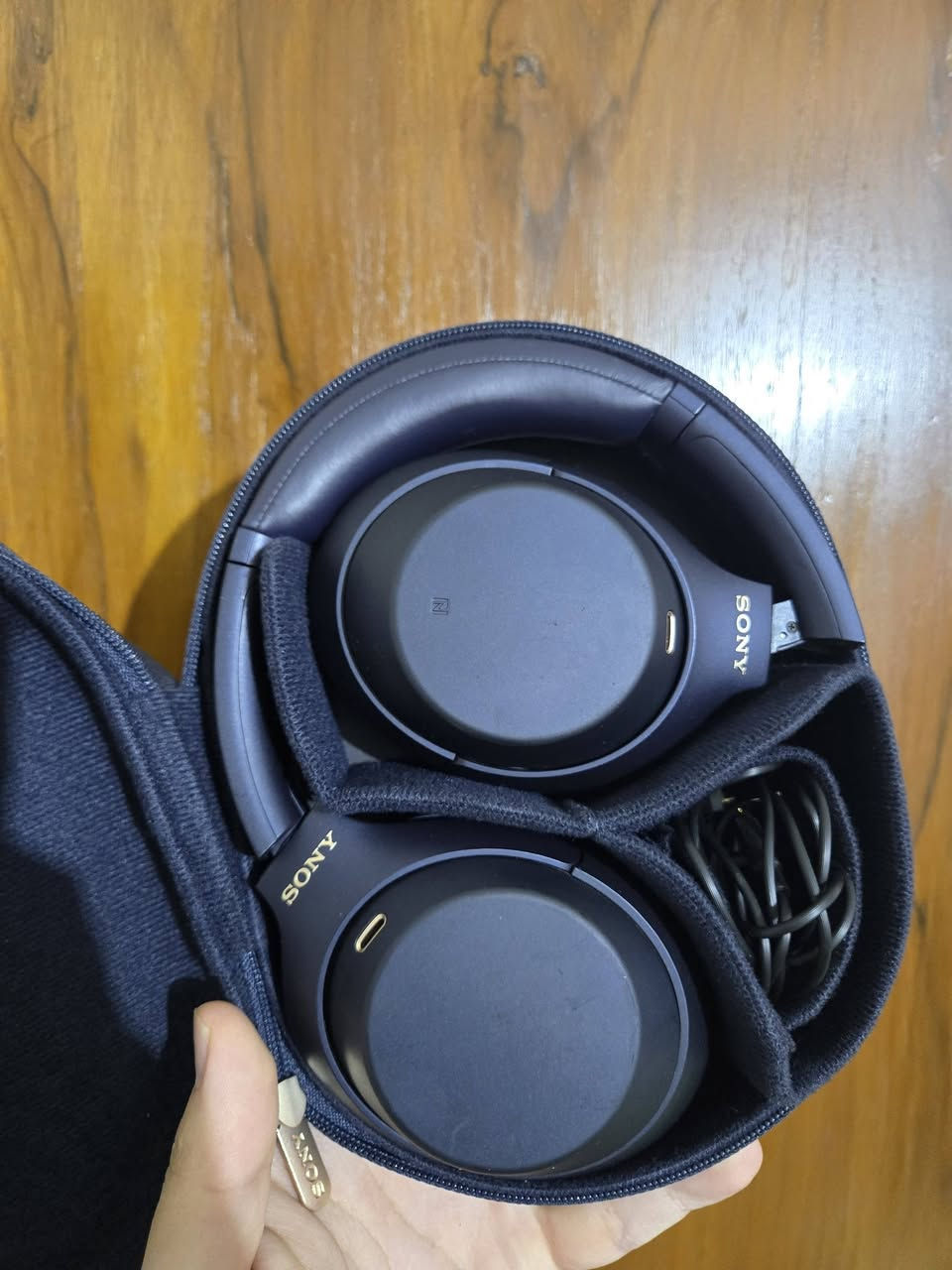 سلام عليكم
سماعة سوني الجيل الرابع 
Sony wh 1000-xm4
لون ازرق (مميز)
سماعة نضافته 95%
ملحقاته كاملة 
بيه ملاحضه صغيرة شوف الفديو 
سماعة ضمان صوت وشحن وعزل لمدة اسبوع
السعر على الخاص


**إذا كنت صاحب هذا الإعلان وتريد حذفه لأي سبب، رجاءا أرسل رسالة إلى الدعم الفني**