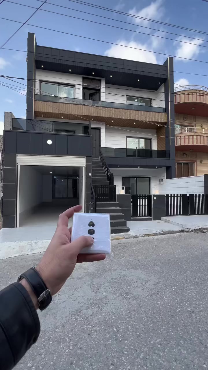 کۆد | 20
کوردی | عەرەبی

خانوو بۆ فرۆشتن

خانووی ٣ نهۆمی، ٢٠٠ مەتر، بە دیزاینێکی ناوازە و ئەندازیارییەک کە هەموو وردەکارییەکی تێدا ڕەچاو کراوە.
✅ سەقفی مەغریبی.
✅ دکتی موبەریدە.
✅ دیزاینێکی مۆدێرن و کامڵ مواسەفات.
📍 ناونیشان: [گەڕەکی زانکۆ]

💰 نرخی: 15 دەفتەر و مامەڵە.

📱 ژمارەی مۆبایل: ***********

بيت للبيع - تصميم هندسي عصري وفخامة متناهية 🏠✨
نعرض لكم منزلًا مميزًا يتكون من (3 طوابق) بمساحة 200 متر، مصمم وفق أعلى المعايير الهندسية مع الاهتمام بأدق التفاصيل لضمان الرفاهية التامة.
المواصفات الرئيسية:
✅ الديكور: سقوف مغربية بتصاميم راقية وأنيقة.
✅ التبريد: نظام (دكت مبرد).
✅ التصميم: مودرن، بناء حديث، وكامل المواصفات.
📍 العنوان: حي زانکو.

💰 السعر: 15 دفتر للمعاملة.

الاتصال
📱 للمزيد من المعلومات، يرجى الاتصال على: ***********
