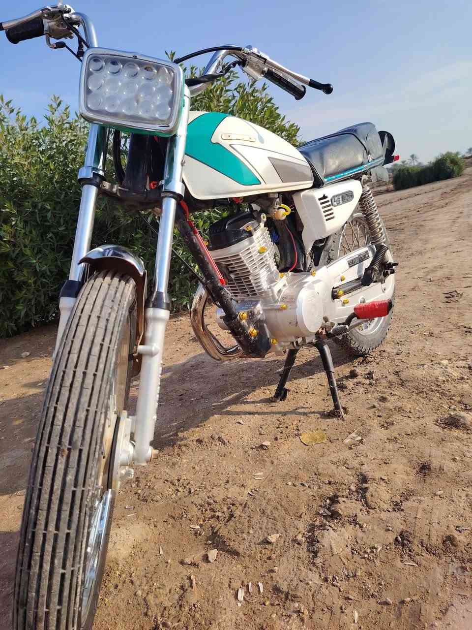 السلام عليكم دراجه للبيع كلك كلك محرك موديل 24 تايگر  والشاصي نامه 17 دراجه احله من الصوره السعر 425 وبيه مجال مو شراي لا تكسر بالسعر اتصال على الرقم *********** موجود خاص
