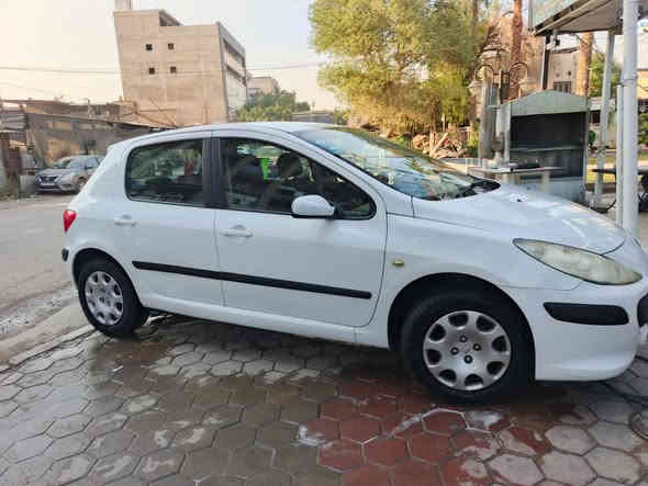 موديل 2006
ماشيه 57 الف حقيقي 
سياره جديده كير محرك صدر كهربائيات كله مكفول تبريد تدفئه فوول شادلهه شاشه وسماعات
باتري جديد مع تايرات 
ترايك شرط شركه بدون حماوه 
رقم جديد 
السياره بيهه بنيد مبدل وجاملغات صبغ 
السعر 67
وبيهه مجال تعجبك اني حاضر وبالخدمه السياره مكلفتني اكثر بهوايه 
*********** 
مكان السياره الدوره
