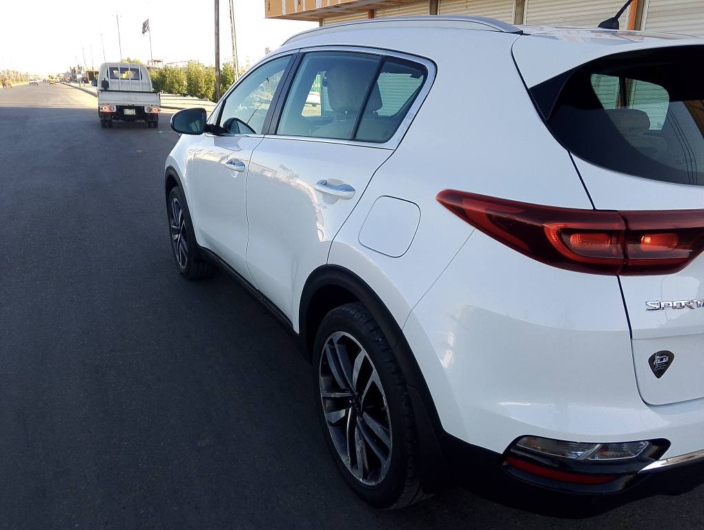 السلام عليكم كيا سبورتج خليجي  رقم بصره الجديد تحويل محرك 2000 دوش السياره بيه صبغ باب السايق وعابر على الباب الثاني قليل صبغ وبيه بارد السياره جاهزه السعر 160 العنوان البصره حمدان *********** البصرة, العراق
