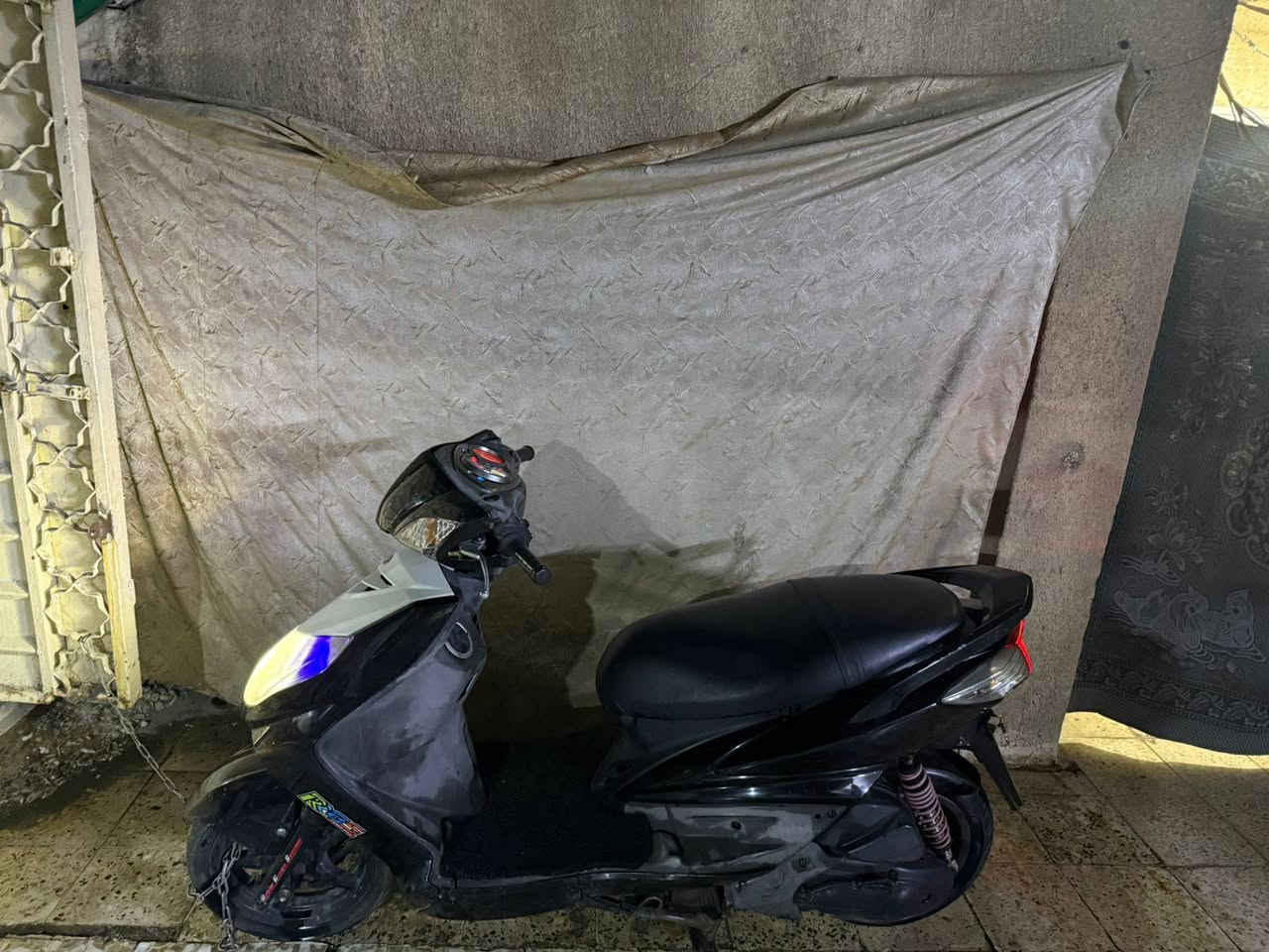 دراجة سكنس فحل للبيع مكينة نضيفة
كفرات جديدةالداجة حلوة نضيفة السعر٤٥٠ وبيهة مجال***********
