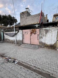 بيت للبيع المكان حي الجهاد قرب كاضم الصيادي مساحه 200 يصلح للسكن او يع...