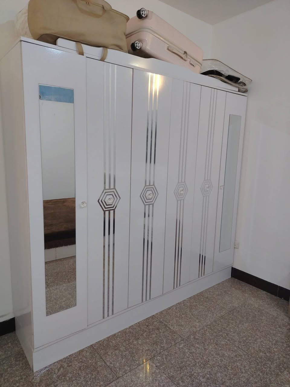 غرفه مستعمله لبيع نضيفه جدا
6 قطع السعر ٢٥٠ الف
متوفر واتساب فقط***********
