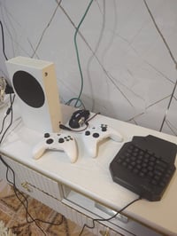 اكس بوكس سريس اس بعده جديد استخدام قليل ويا يدات 2اصليات  وكيبورد وموس...