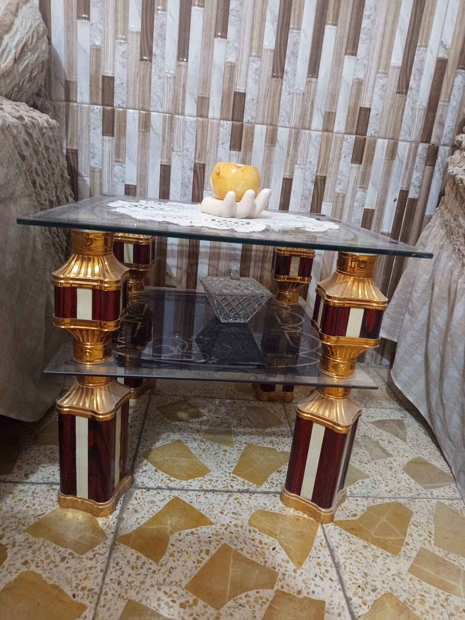 السلام عليكم ماصات زجاج ملكي 
نضافتهن گدام عينك 
ماصة كبيرة عدد واحد 
وماصة صغيرات عدد 3 
سعرهن شلع 30 الف وبيهن مجال 
مكان بابل مركز ***********
