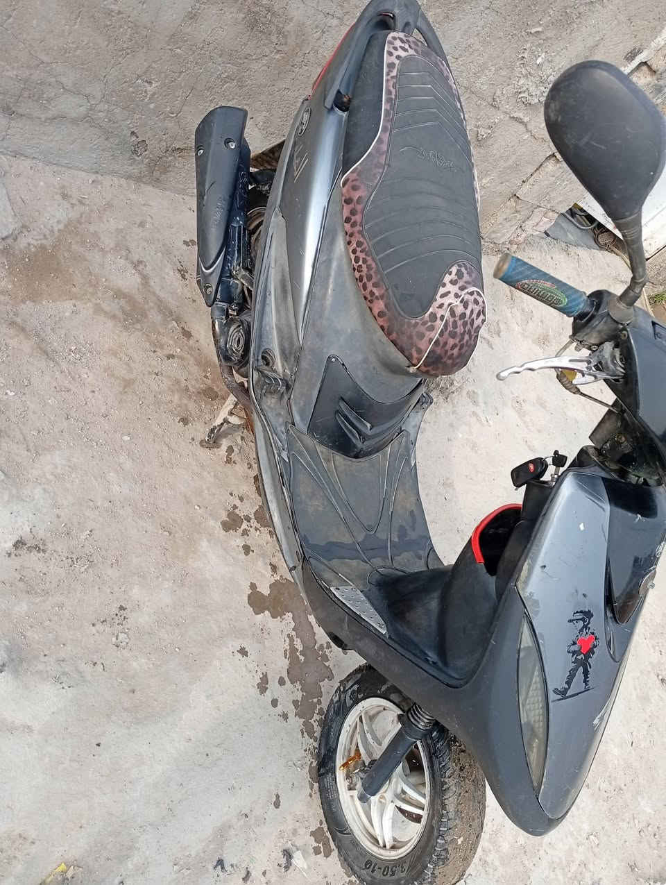 سلام عليكم  دراجة ماكس عدله  مكينة. 55  جديد  دراجة نضيفة  مستعجل على لبيع.  العنوان  بغداد شعب  تجي شوف  وجيك  سعر 450 بيها مجال
