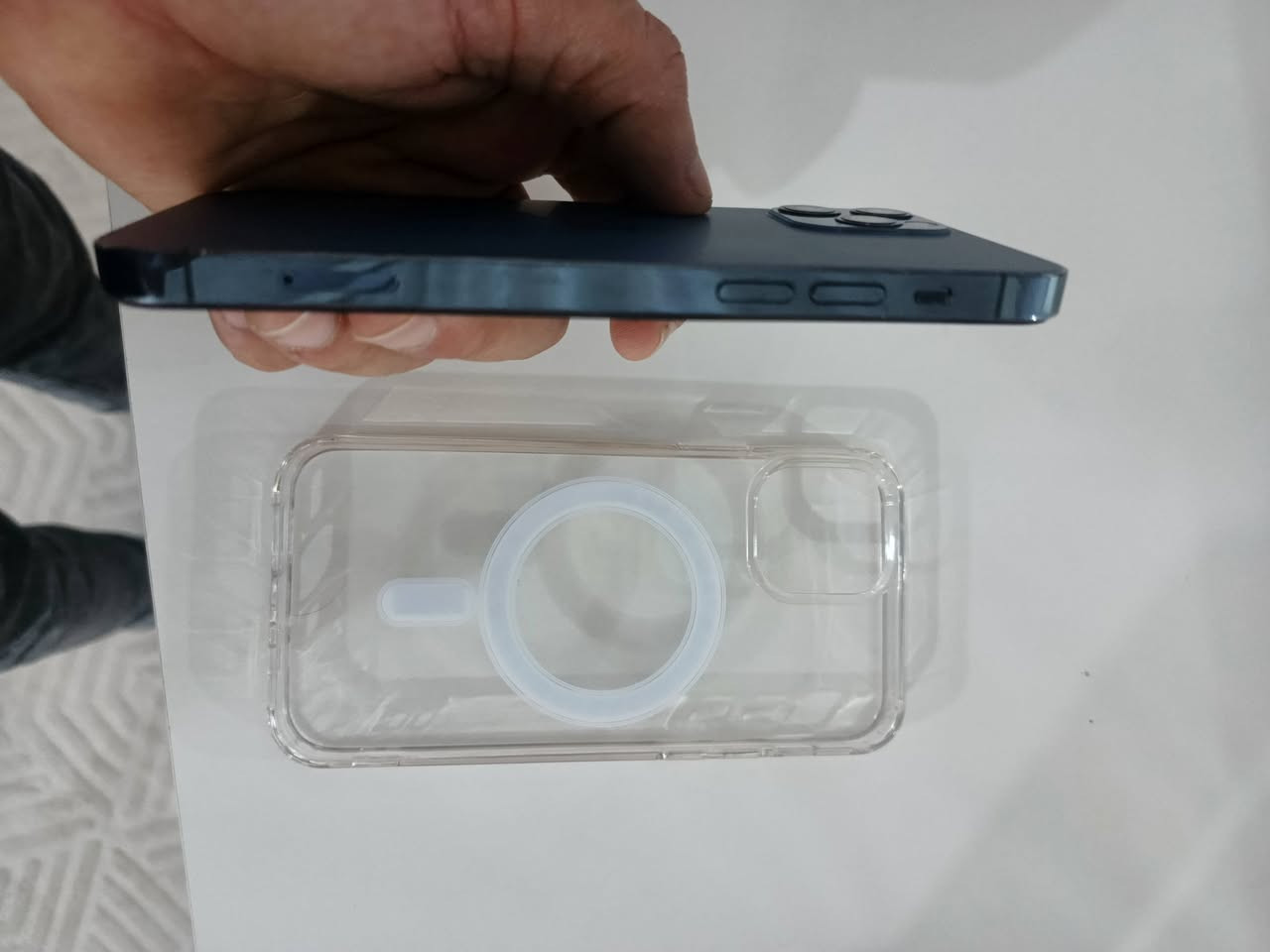 ايفون 12 برو للبيع شاشه مبدل اصلي بطارية بلدي 82 سعر 285 بي مجال تعال خاص رقم ***********
