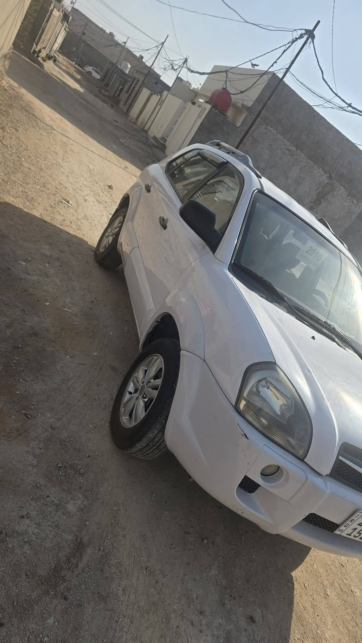 توسان مديل ٢٠١٠ كفاله عامه رقم اربيل دولي السياره جاهز مكينه كير حداديه  مابيه كل نقص  السعر١٢٠ بيه مجاب قليل استفسار ***********
0783167722
