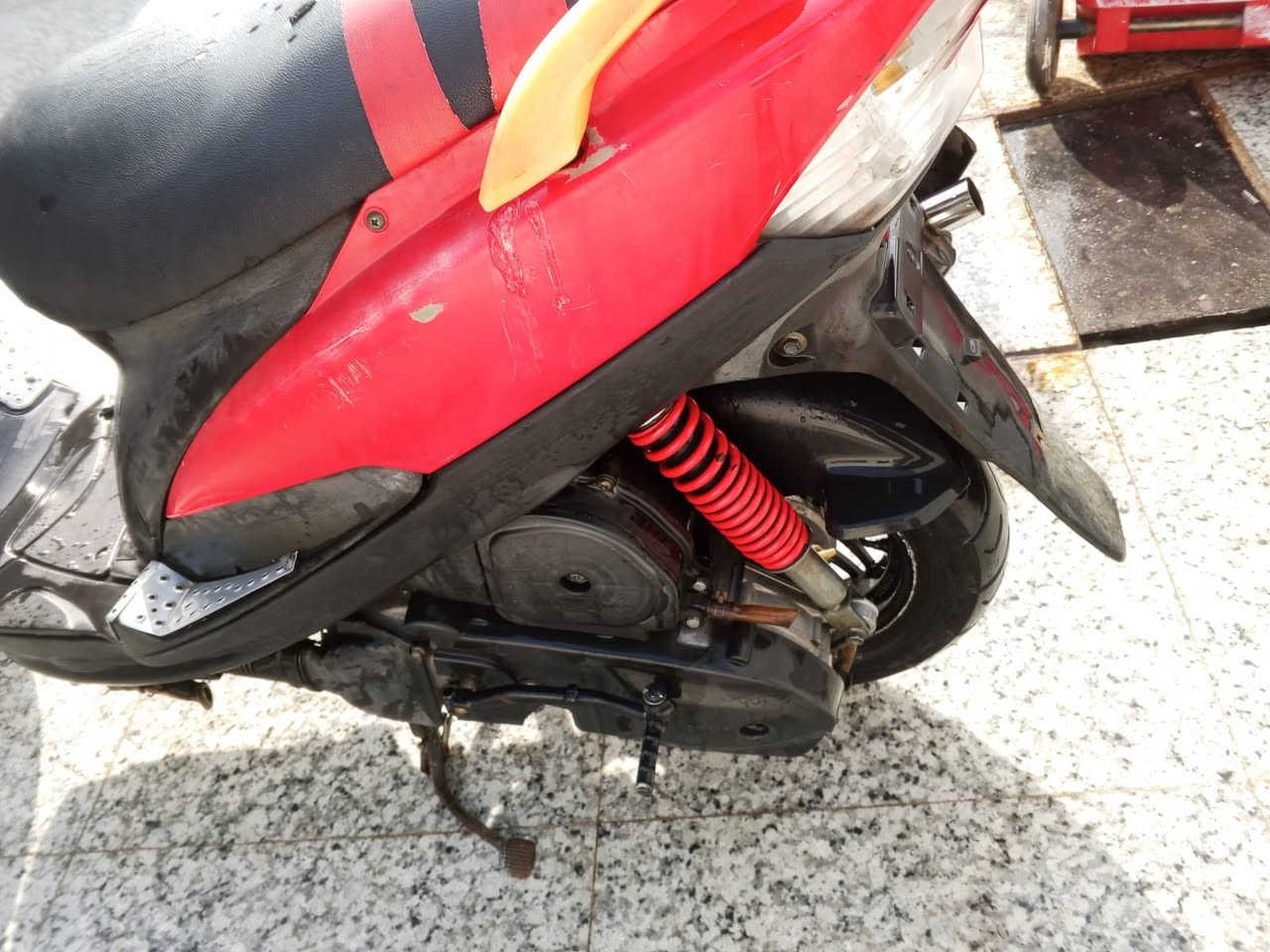 دراجه ماكس عدله للبيع مامفتوحه وجاهزه من كلشي كهربائيات كله شغال السعر اكتب 700
***********
