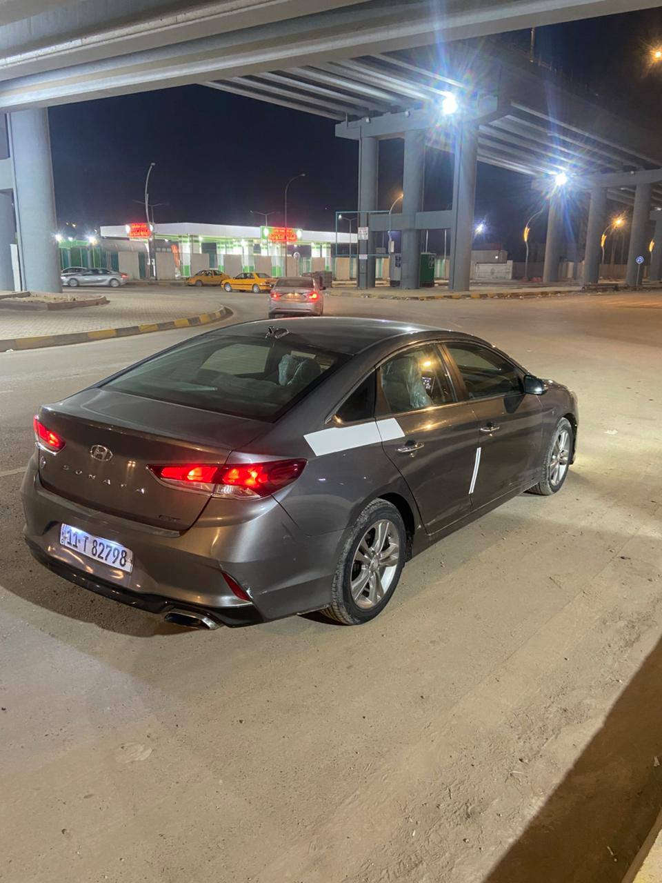 سلام عليكم
 سوناتا 2018.       سعر 125 وبيها مجال جهاز مفتوح الاتصال وتساب أو ماسنجر
 امريكي فول مواصفات عده فتحه بغداد نكليزي تحويل مباشر 
ماشيه76 جديده وجاهزه مكينه 2400 مامفتوحه حادثها بنيد وجاملغ بدون اي ضرر داخلي سياره بصمه ترحيب شاير بالمري رادار وبعد مواصفات بيها مكاني ديوانيه حالين متواجد بغداد 
الاستفسار تصال***********
