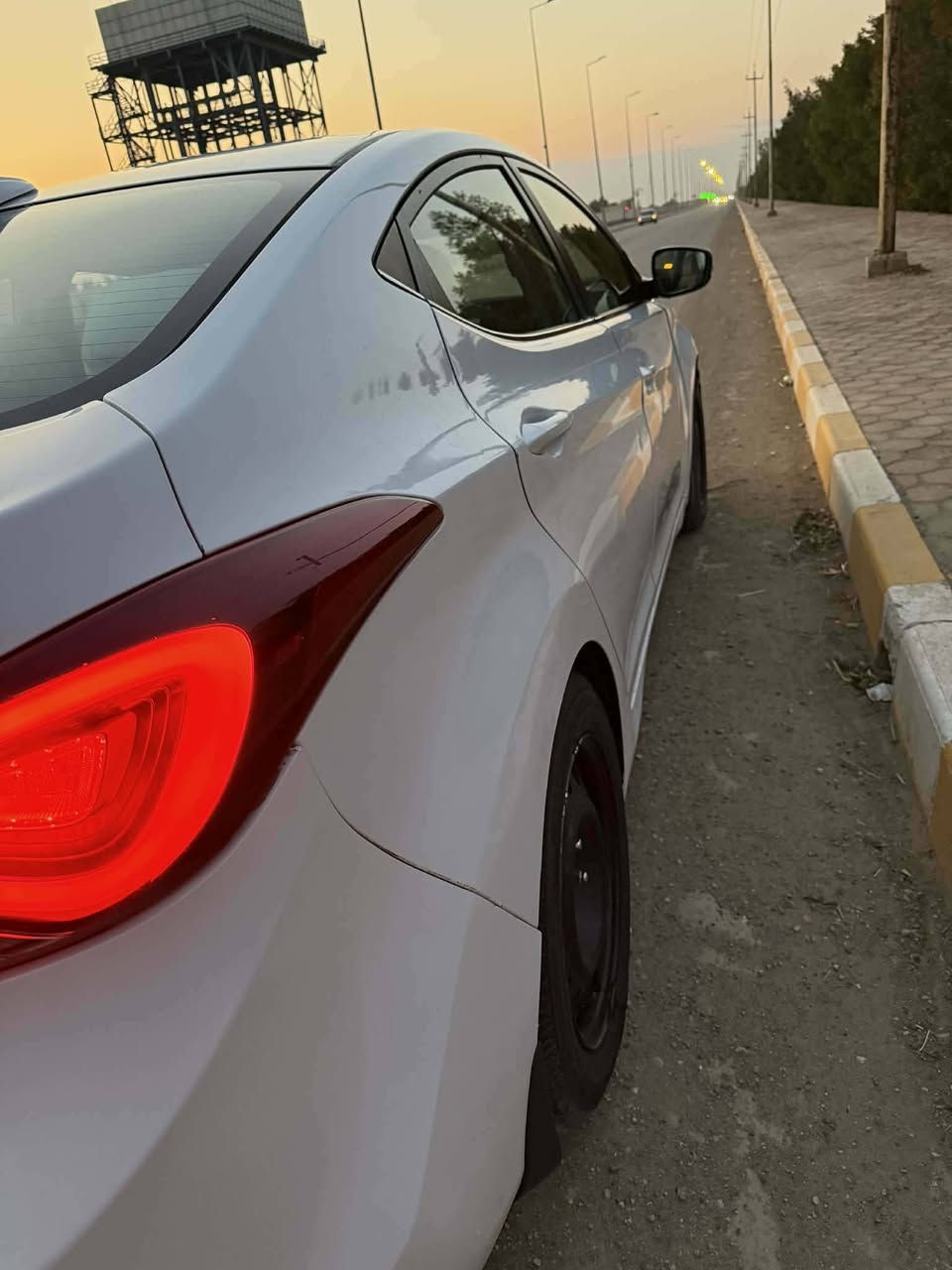 السلام عليكم 
الانترا 15وراد امريكي رقم بغداد فول مواصفات 1/1لمتد
سنوية لغاية 28 مكينة 2000 مكينة وگير كفالة 
حدادية جديد تخم تاير المواصفات اشيار بالمري بصمة أبواب بصمة تشغيل بصمة صندوق كشنات كهربائية فتحة 
الضرر قطعتين بدون دواخل 
السعر 115 وبيها مجال قليل 
العنوان /كوت /مركز مدينة
رقم الهاتف ***********
